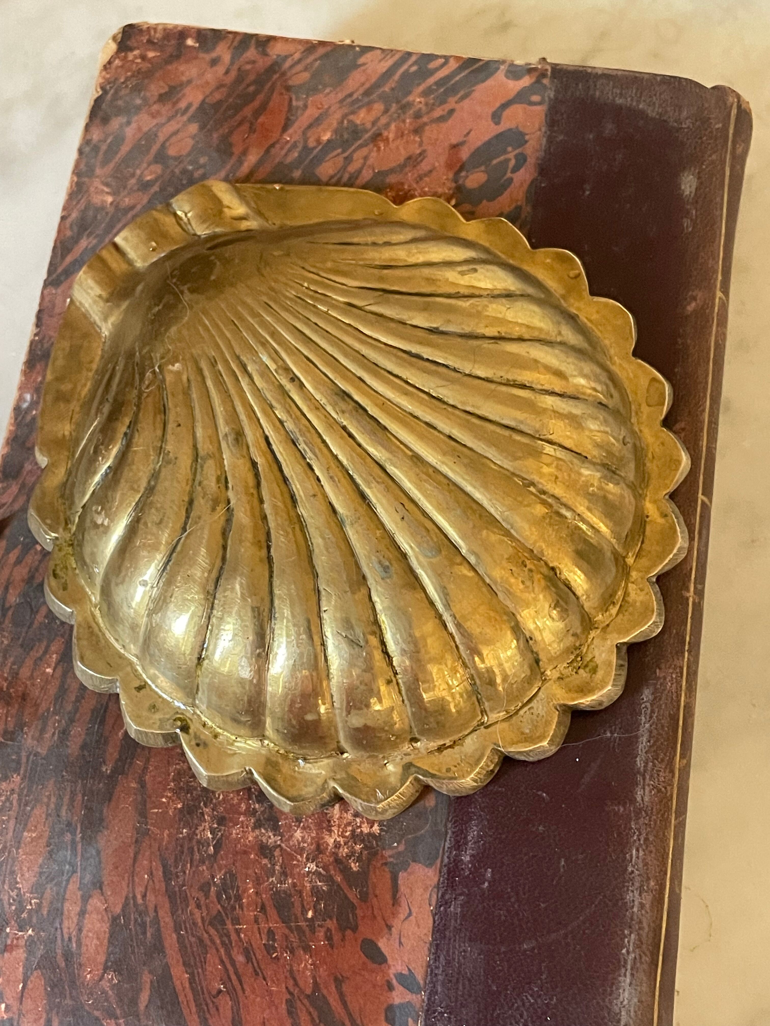 Cendrier coquille en laiton massif