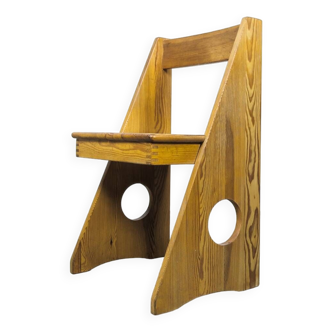 Chaise sculpturale en pin massif par Gilbert Marklund pour Furusnickarn