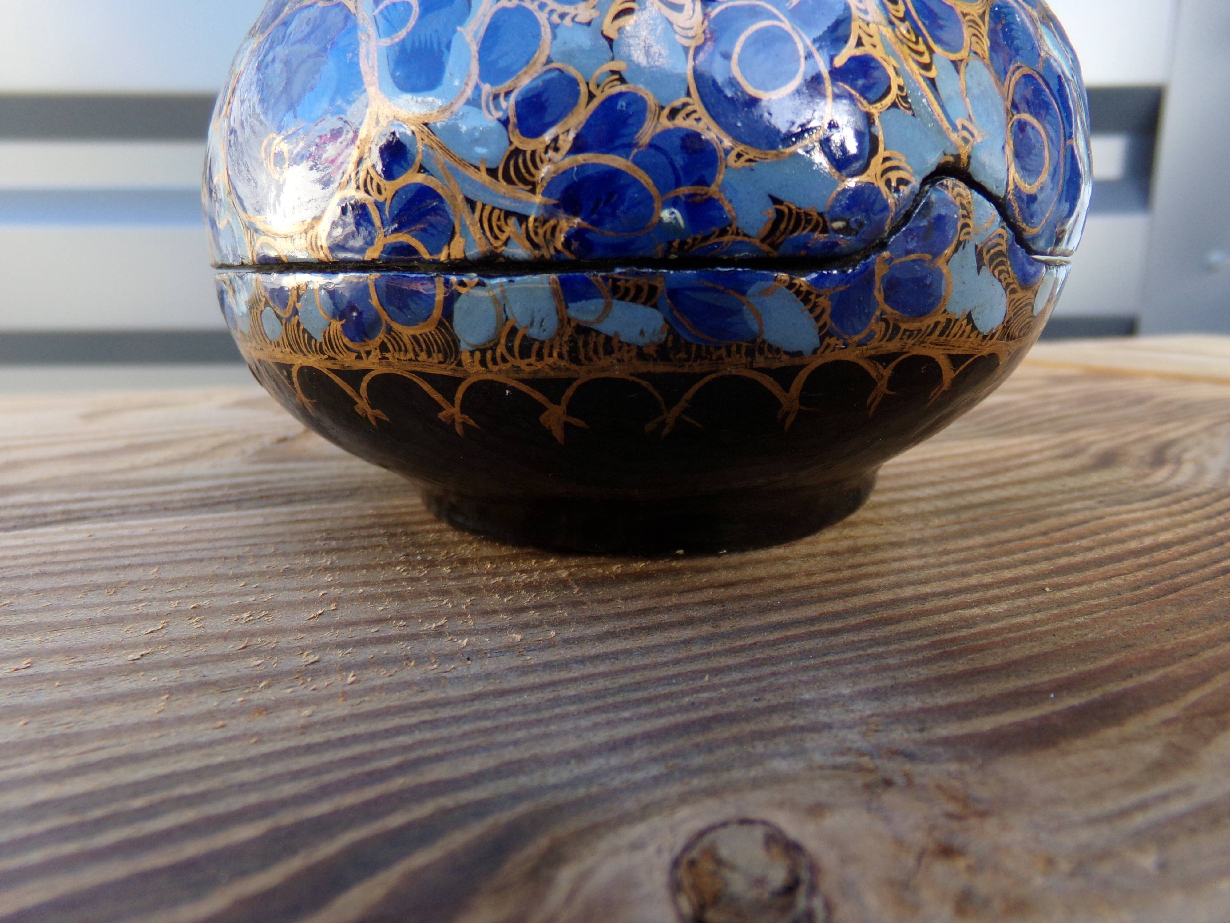 Round cash papier-mâché box from Kashmir