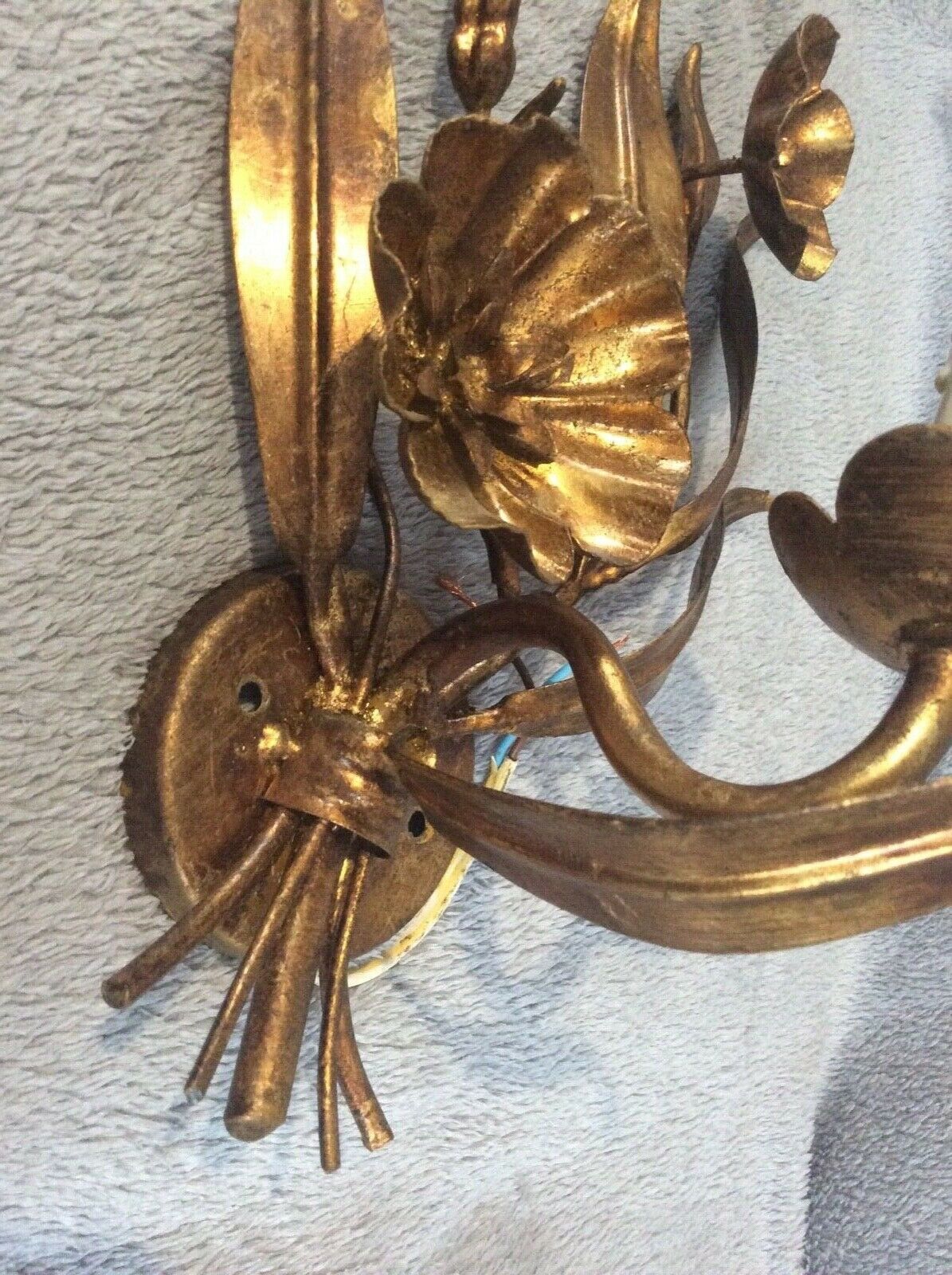 Apply to flower decoration in gilded sheet metal