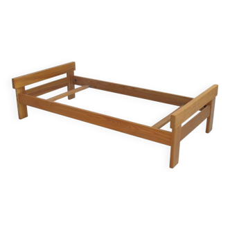 Regain edition elm day bed