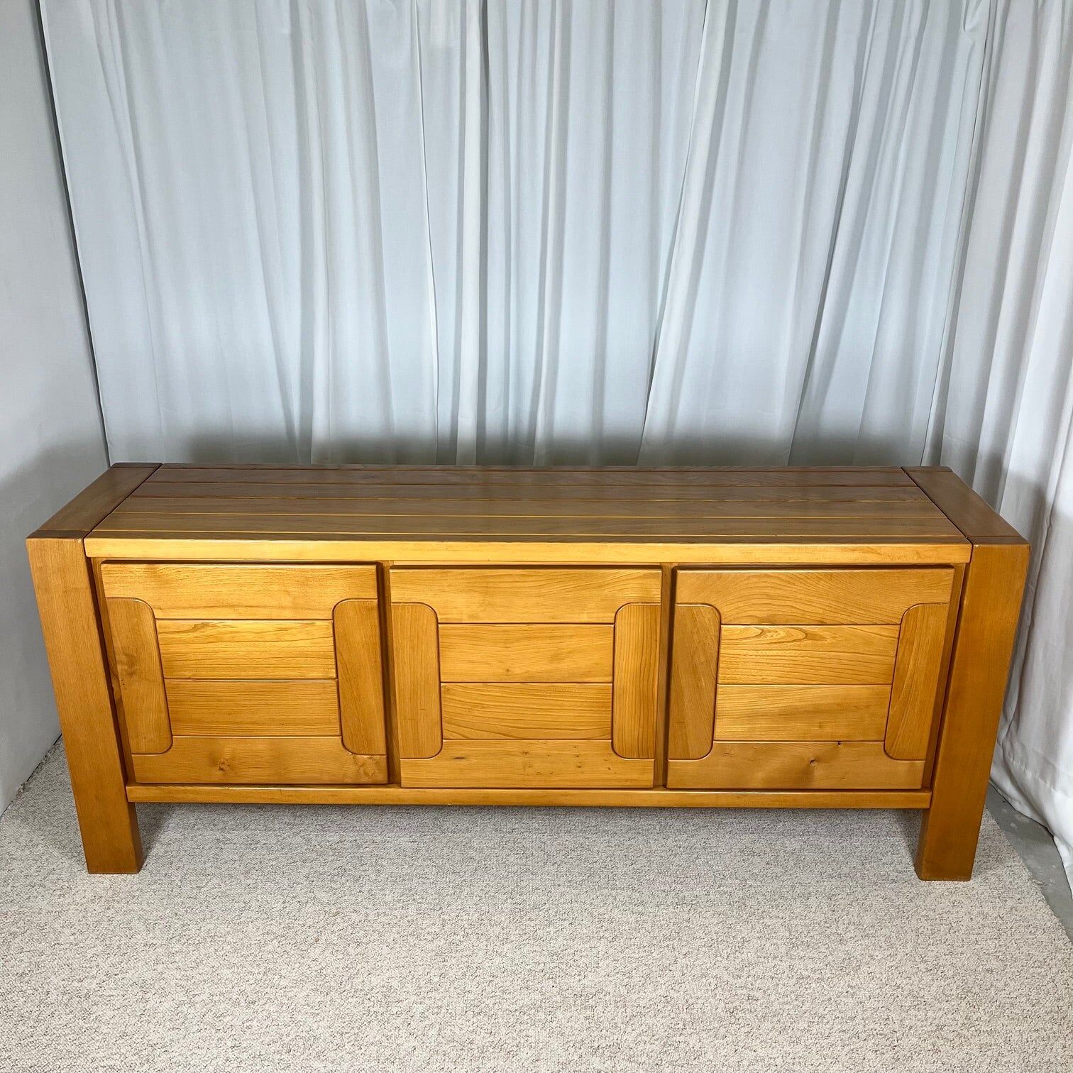 Large French sideboard in solid elm, 1970, attributed to Atelier Chauvin.