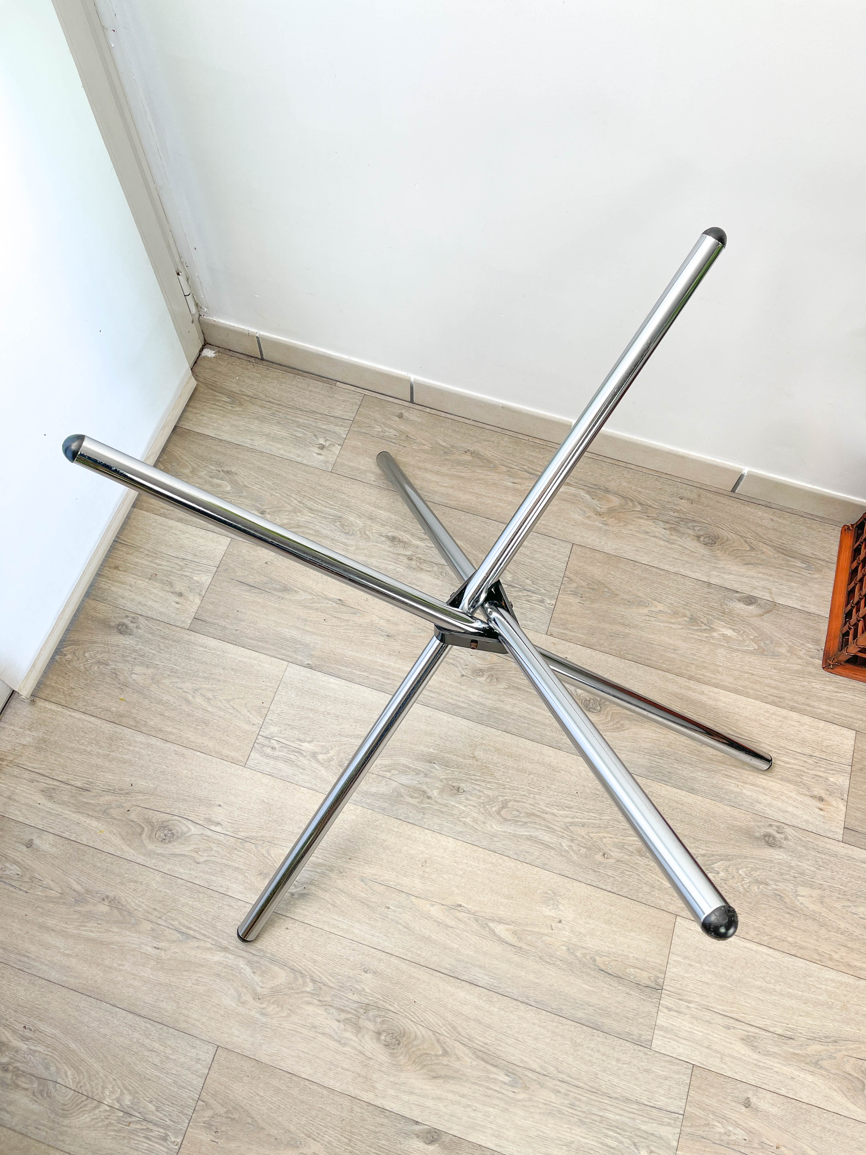 Round tripod table in smoked glass Roche Bobois 70