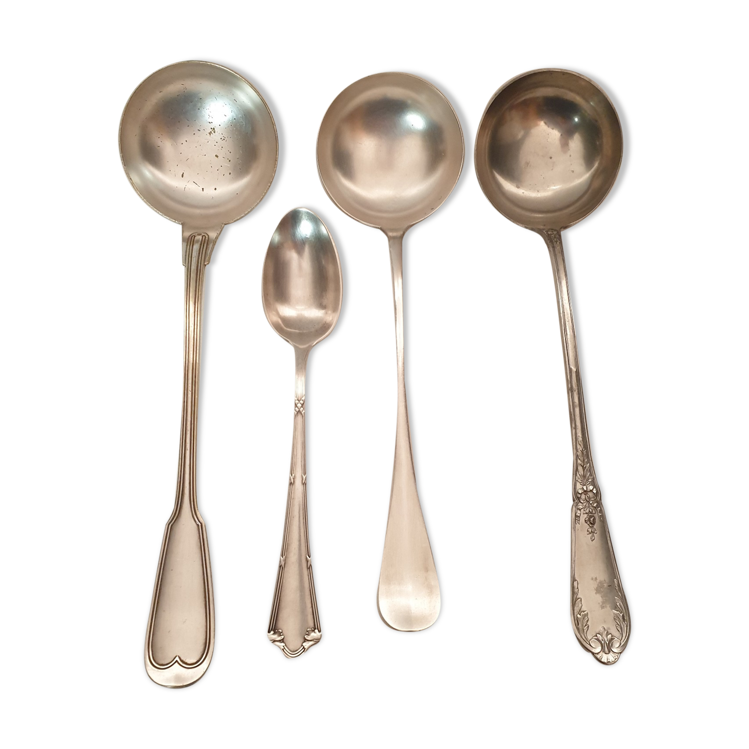3 ladles and 1 stew spoon