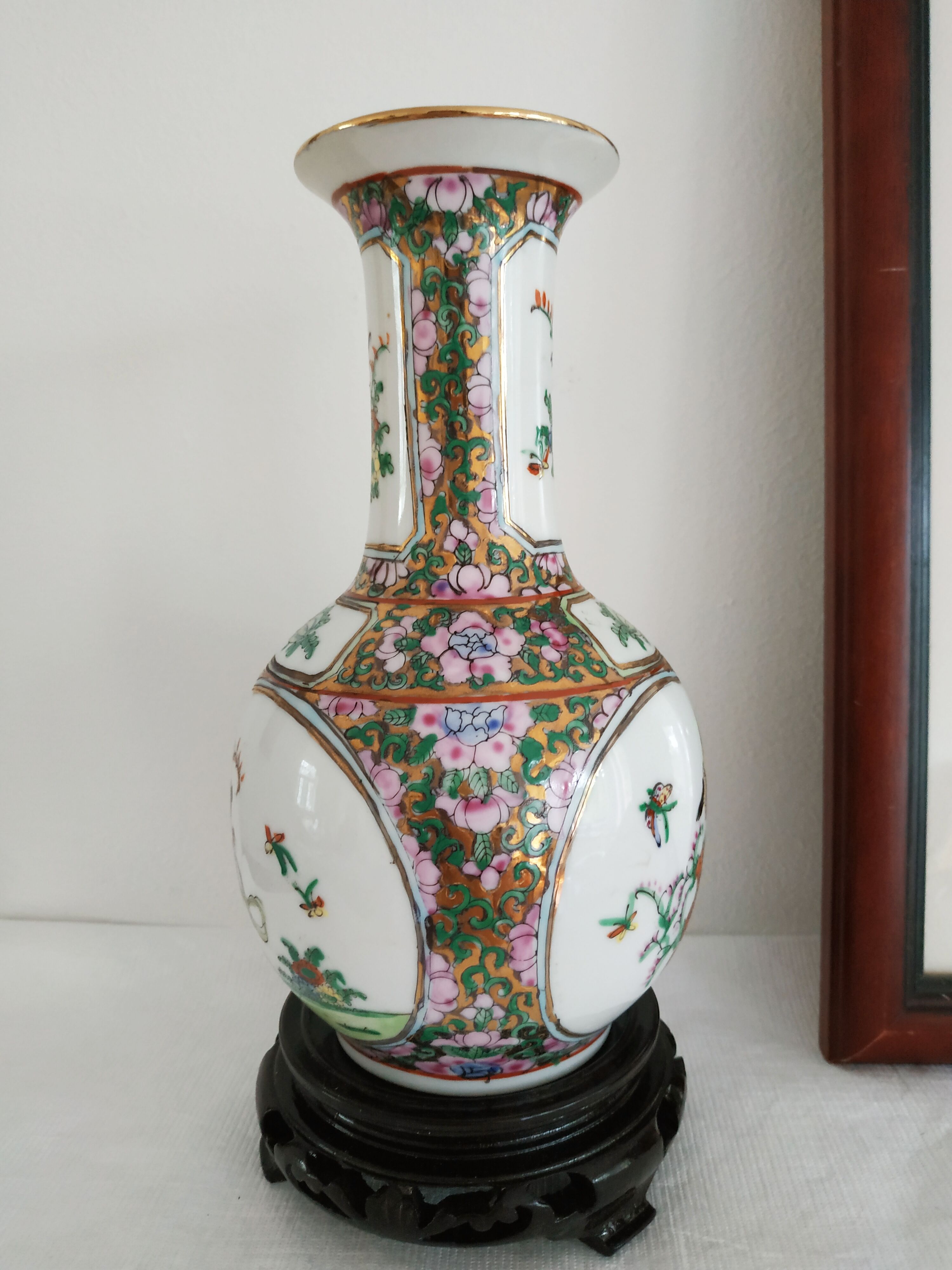 Chinese vase with its original box
