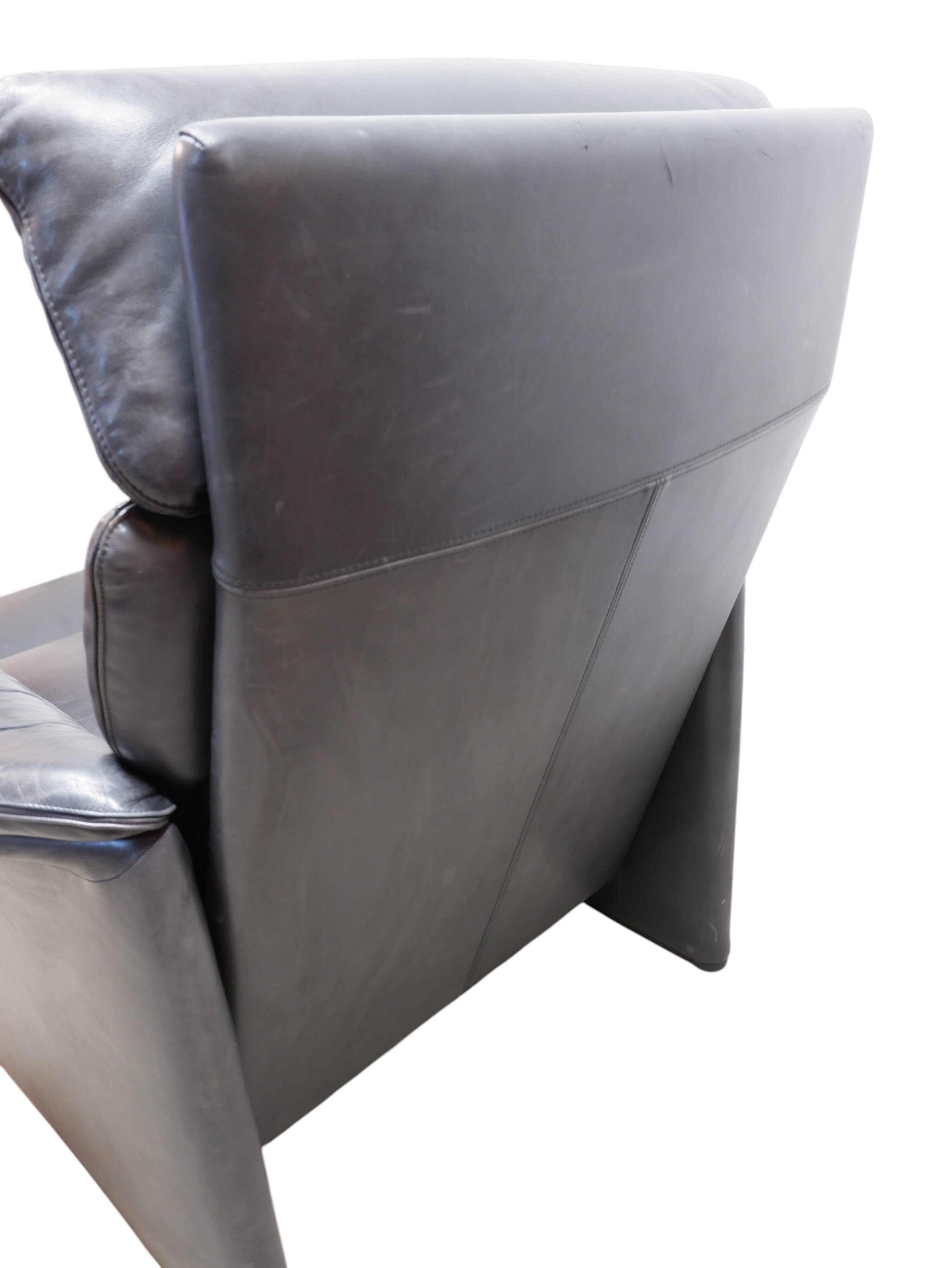 Fauteuil en cuir COR avec repose-pieds