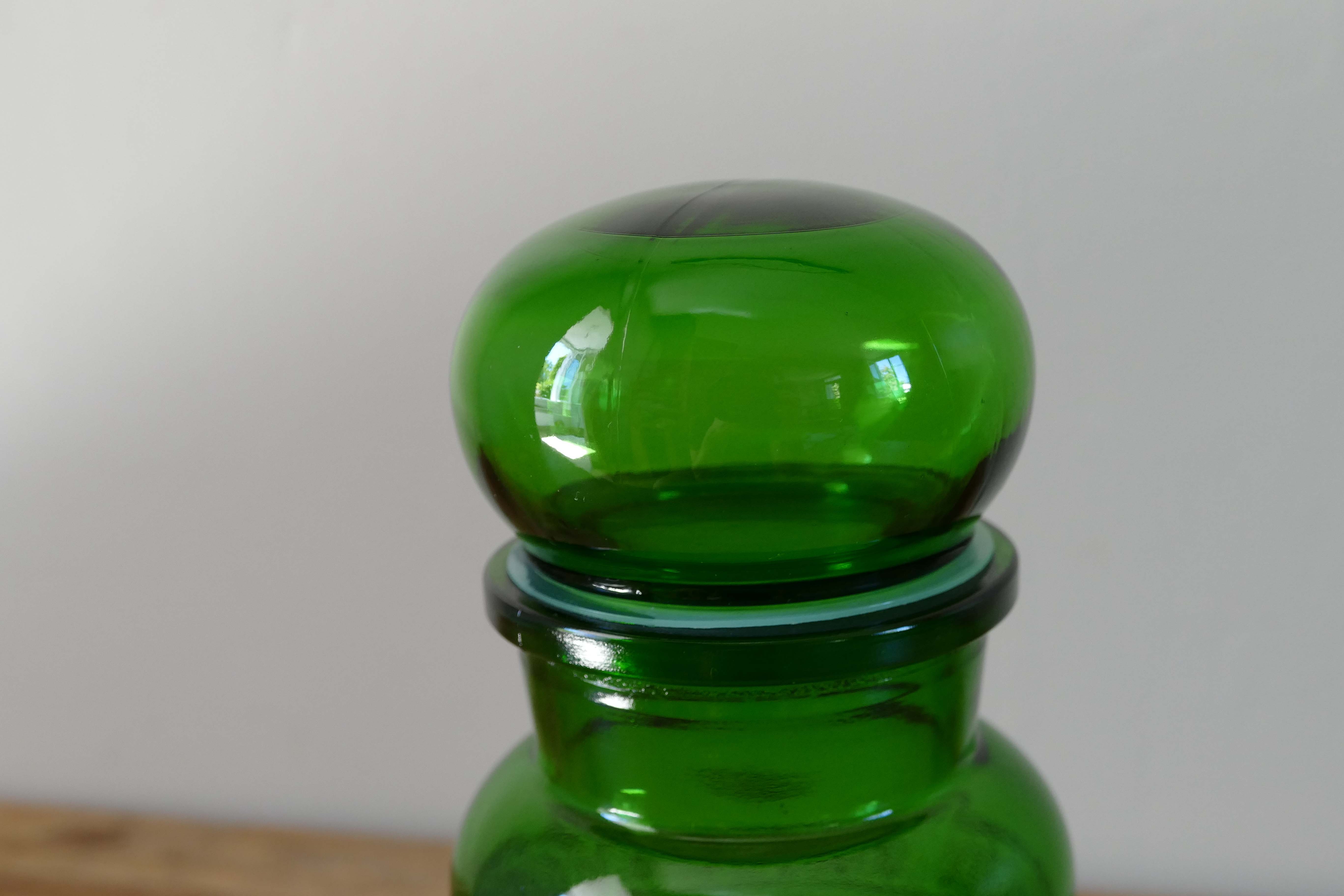 Green vintage apothecary pot and golden ledé