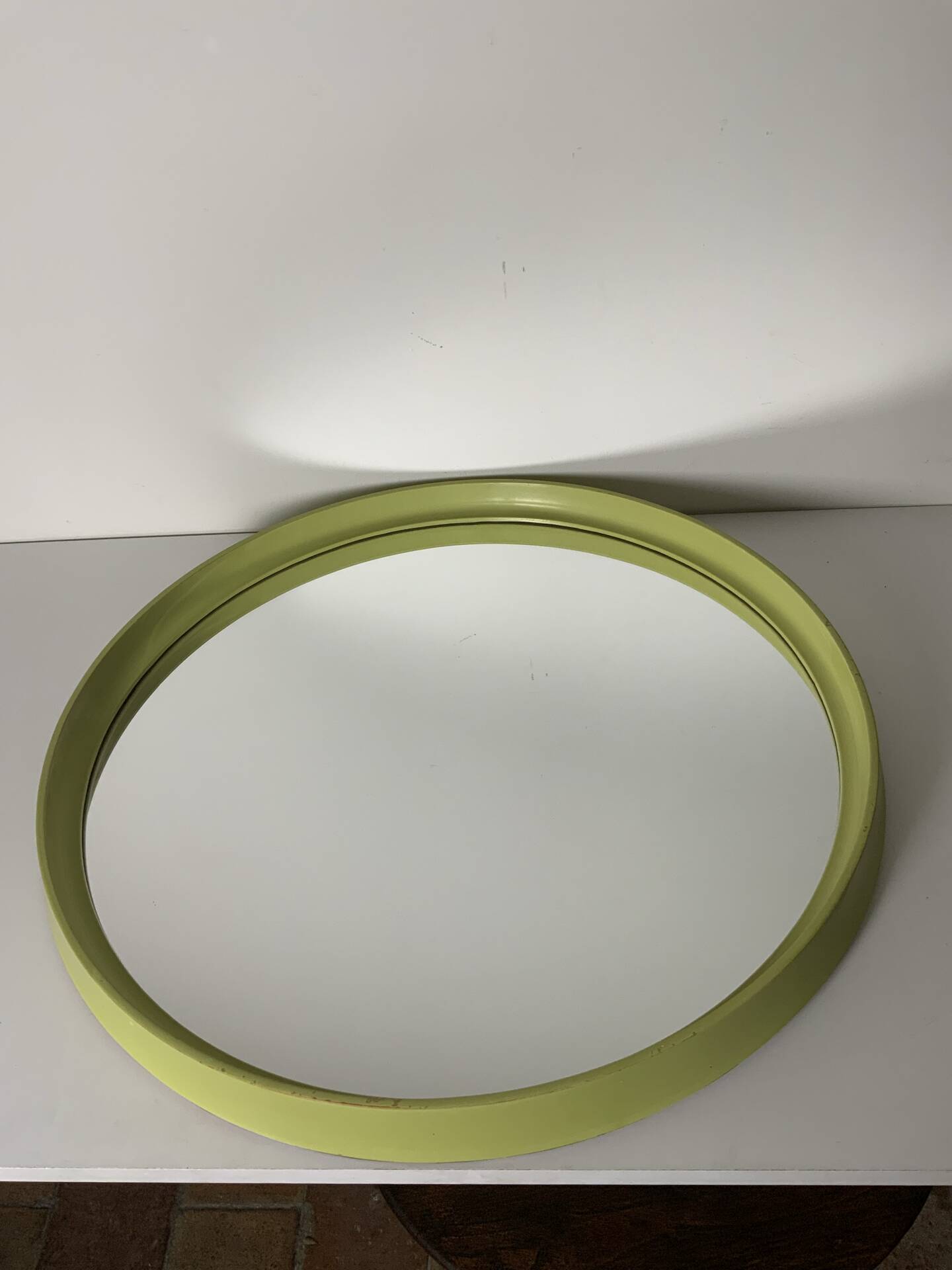 Round mirror