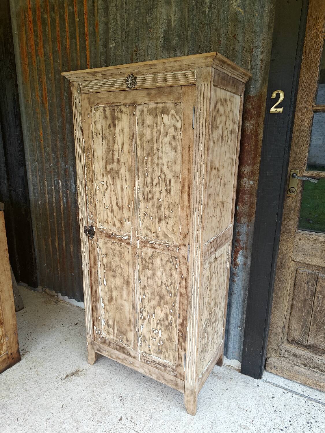 Parisian bonnetière wardrobe