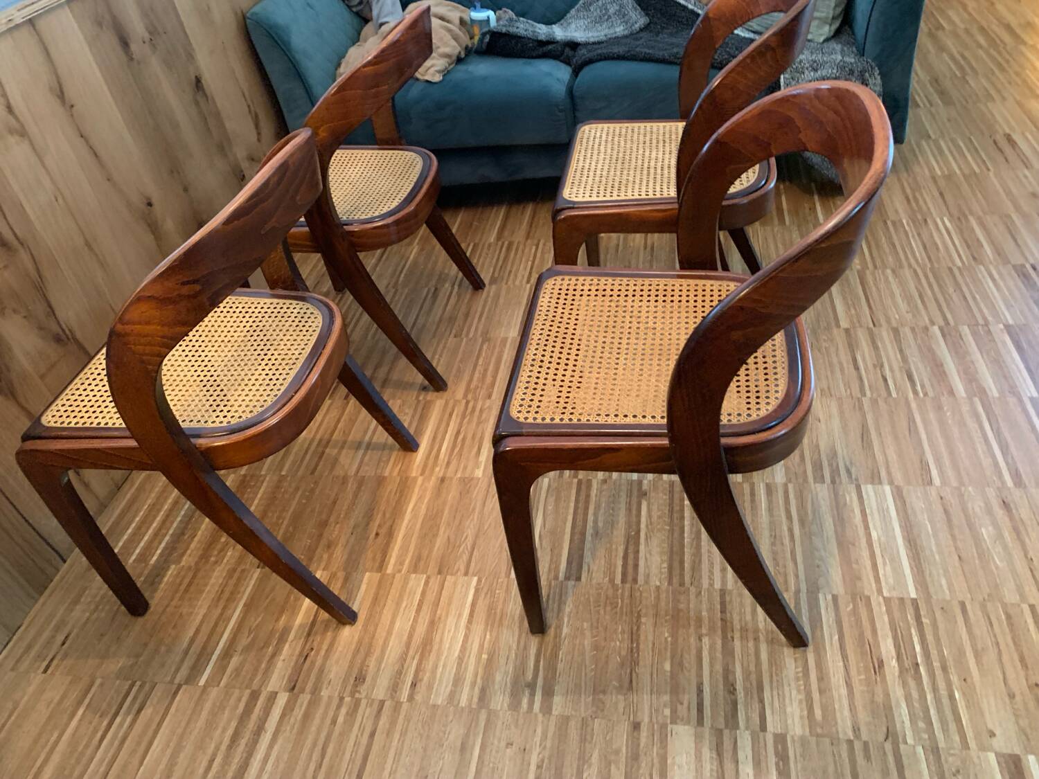 Baumann table and chair set