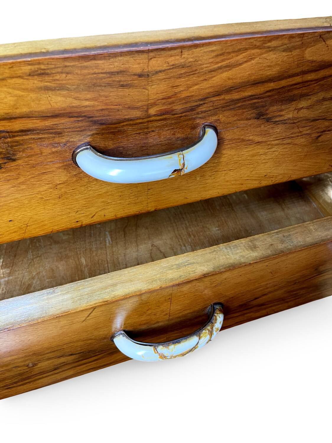 Buffet en noyer Art déco italien, de grande qualité.