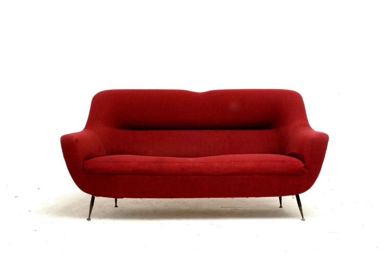 Canapé incurvé en laine rouge du milieu du siècle, Italie 1950