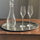 Large oval engraved platter in silver-plated metal 34x45.