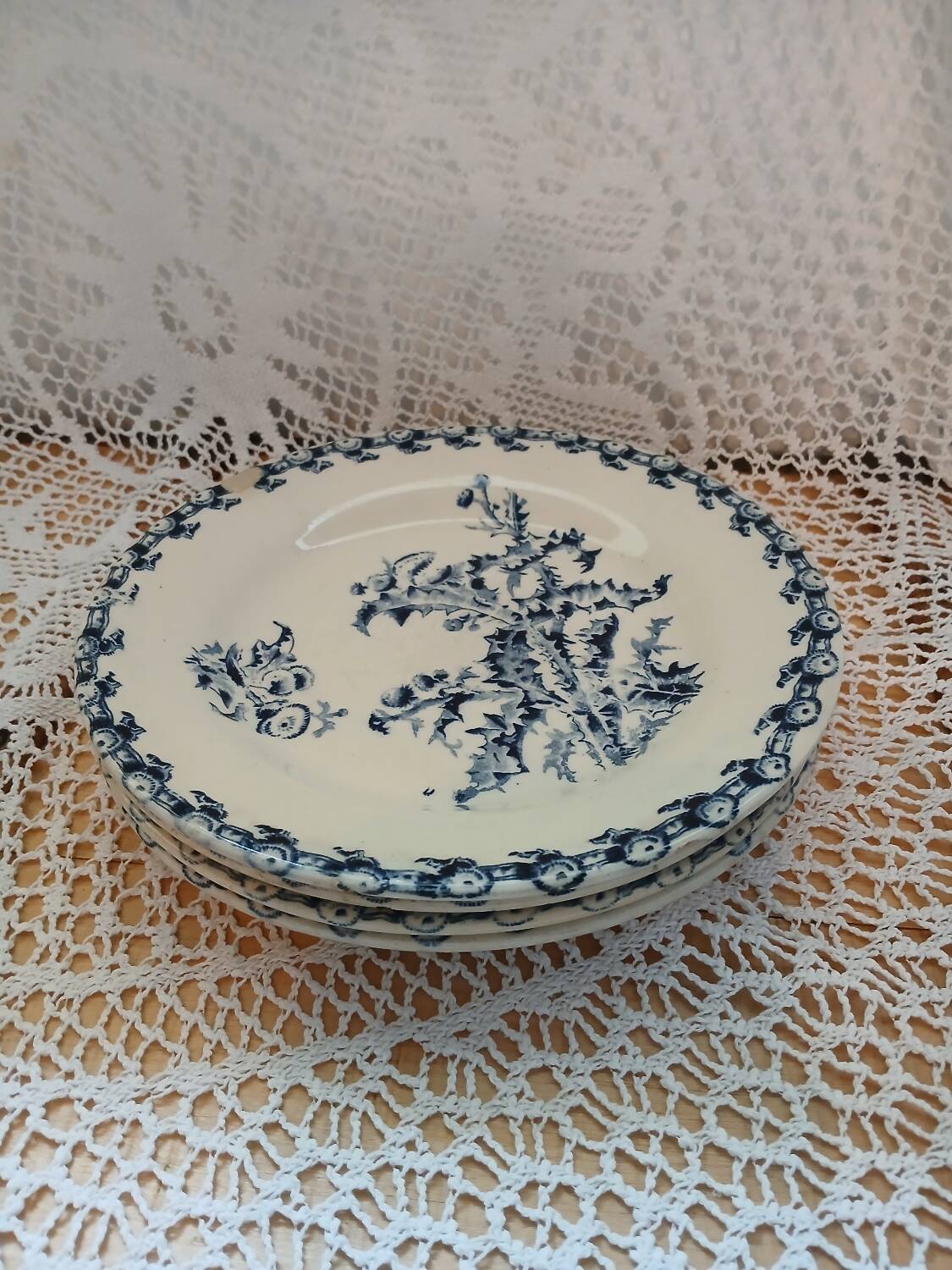 4 flat plates "thistles" from gien