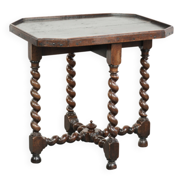 Table d'appoint, centre en noyer anglais, pieds tournés, vers 1680