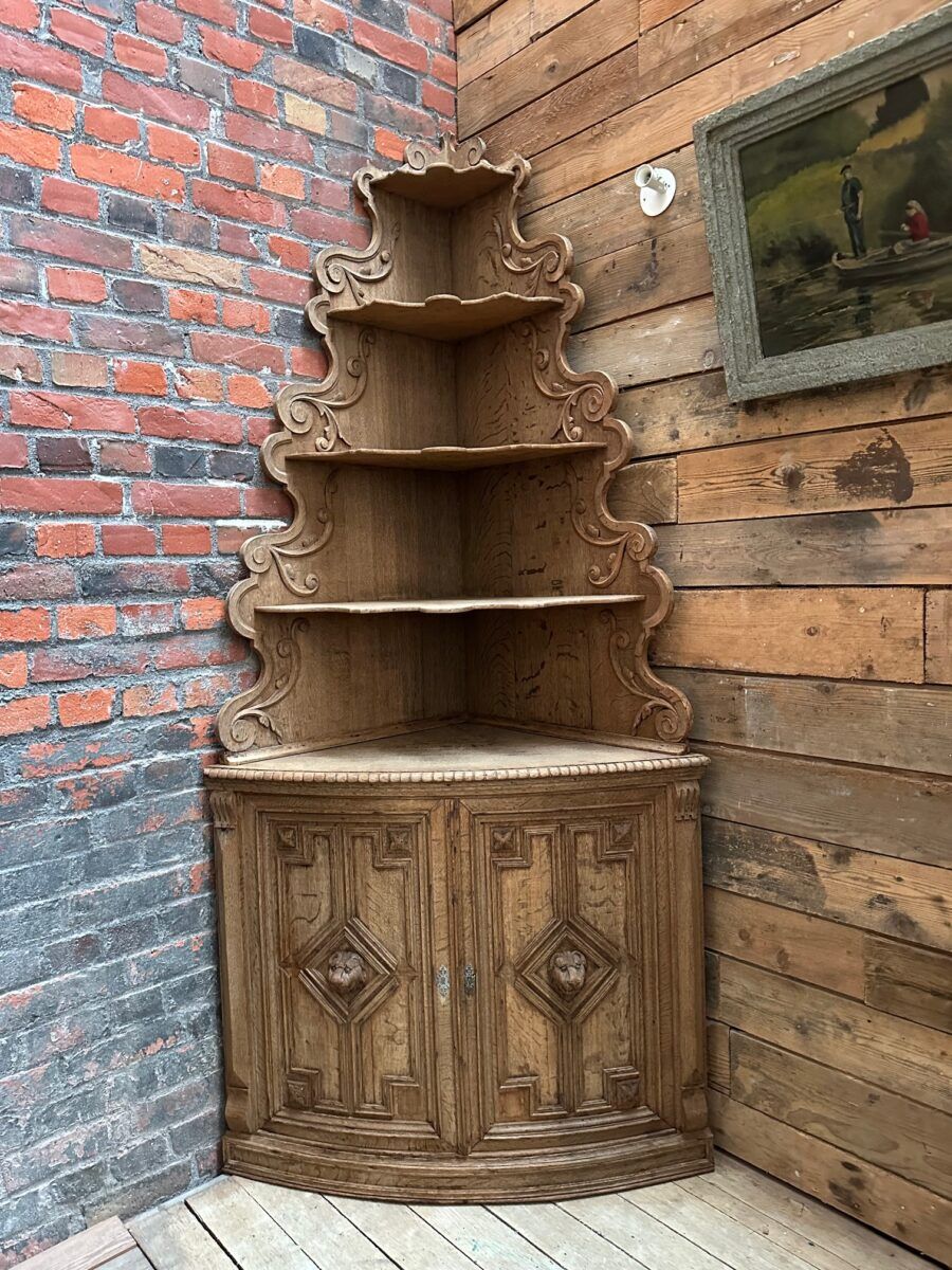 Corner cabinet in oak, late 19th century.