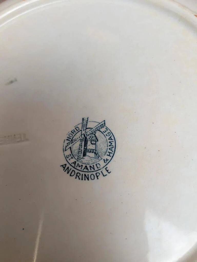 Shallow dish Terre de Fer St Amand model Andrinople