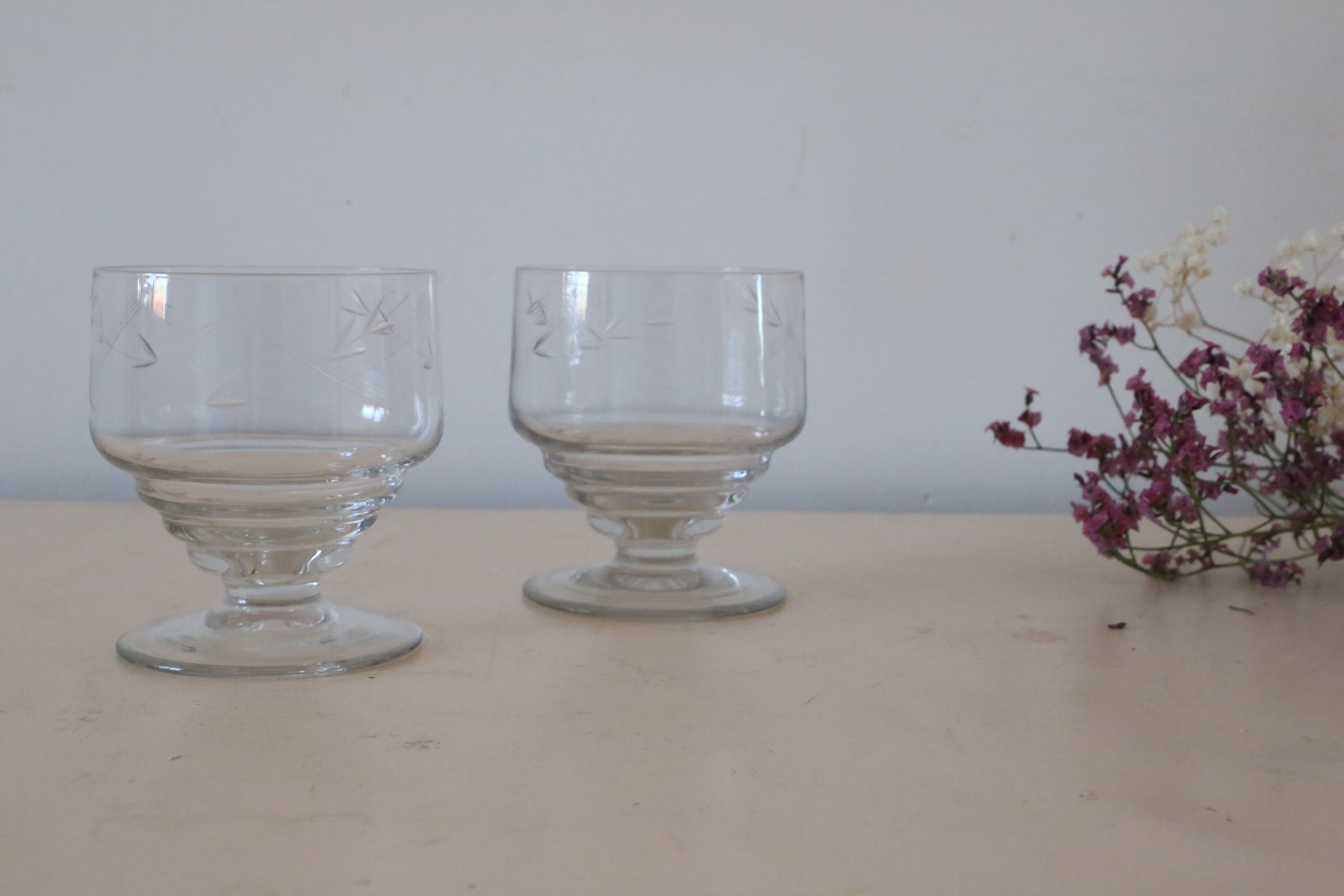 Set de 2 verres à pied, ciselé, art déco
