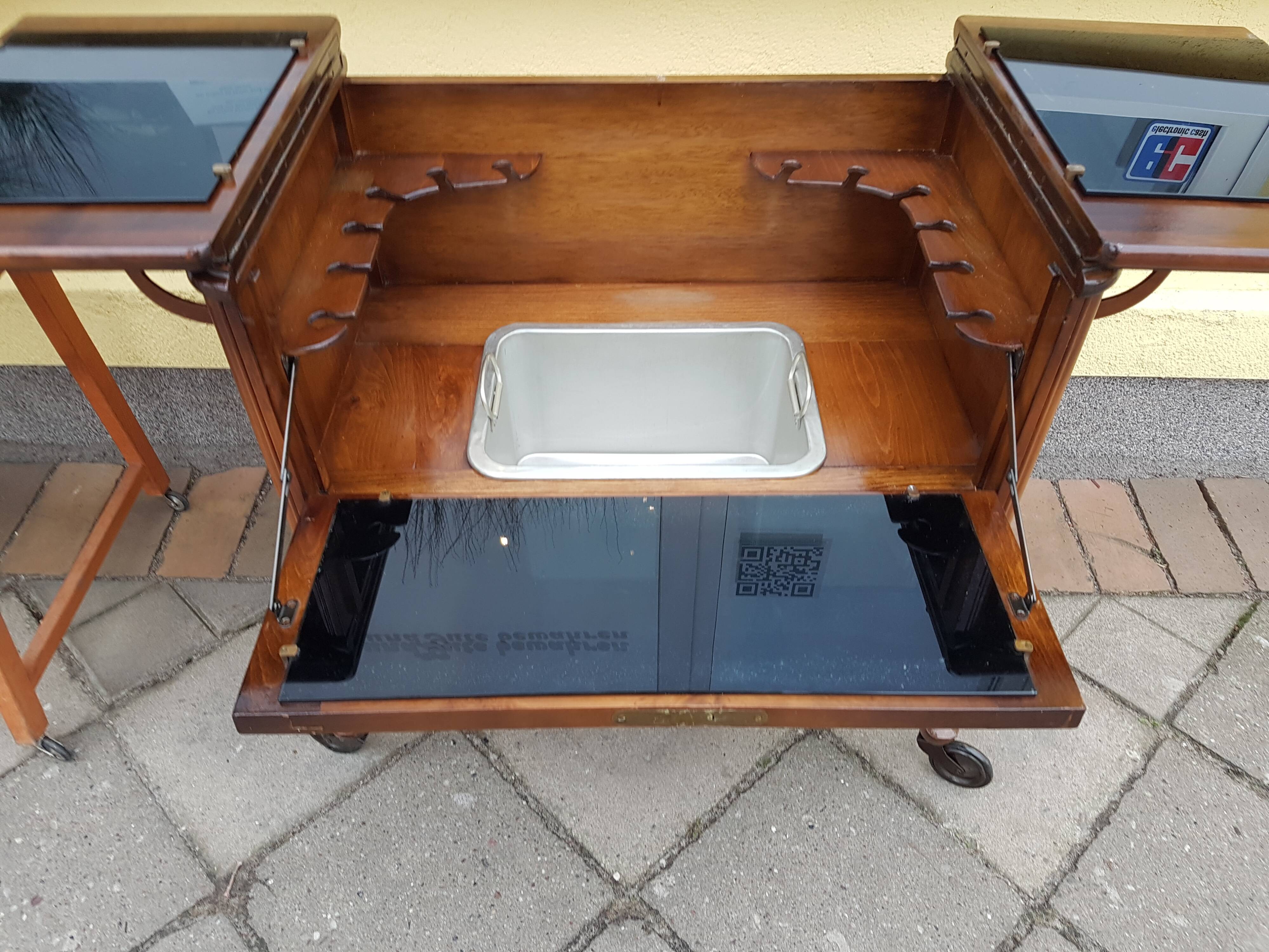 a beautiful house bar from around 1950, 80 x 50 x 70 cm in size and in very good condition