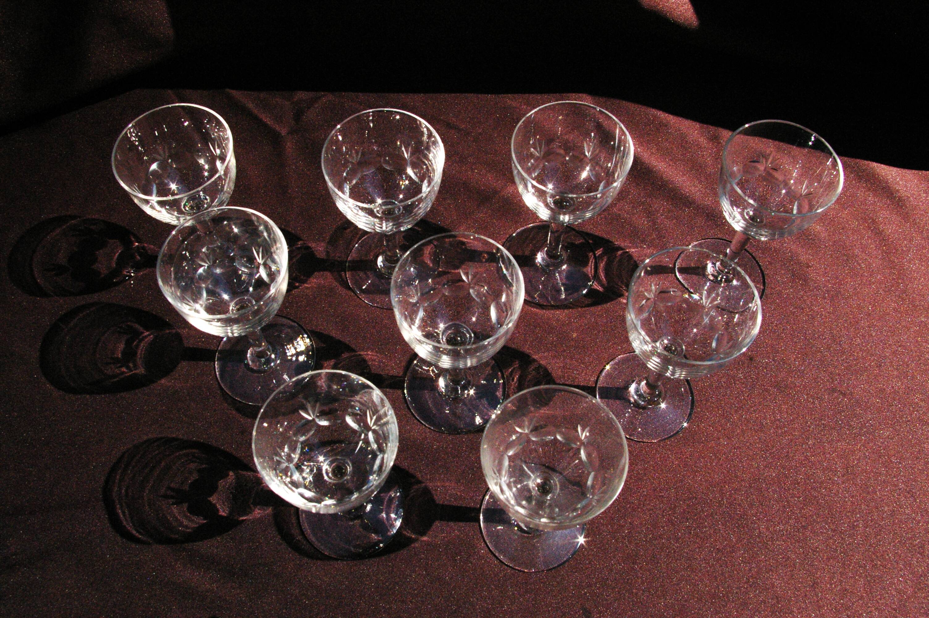 8 old glasses in porto aperitif in cut glass