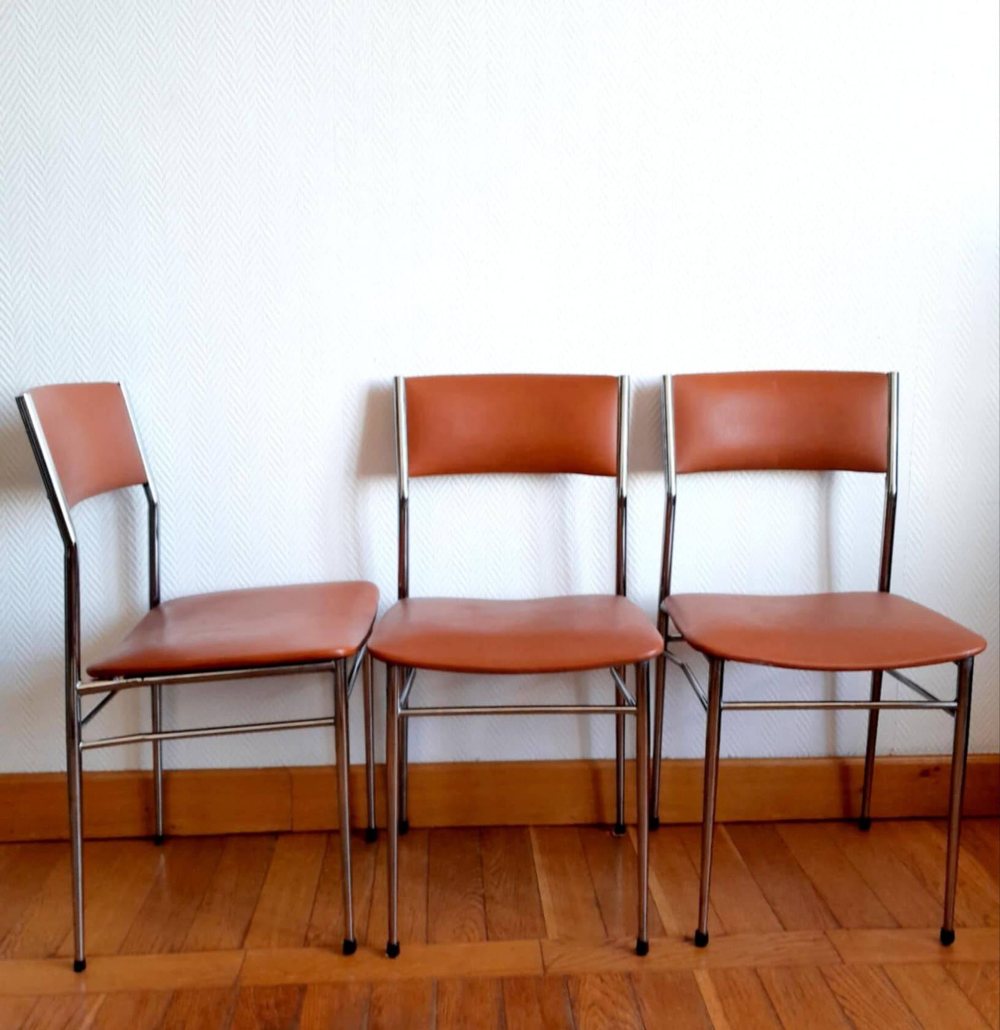 Trois chaises mid century skaï et chrome 1950