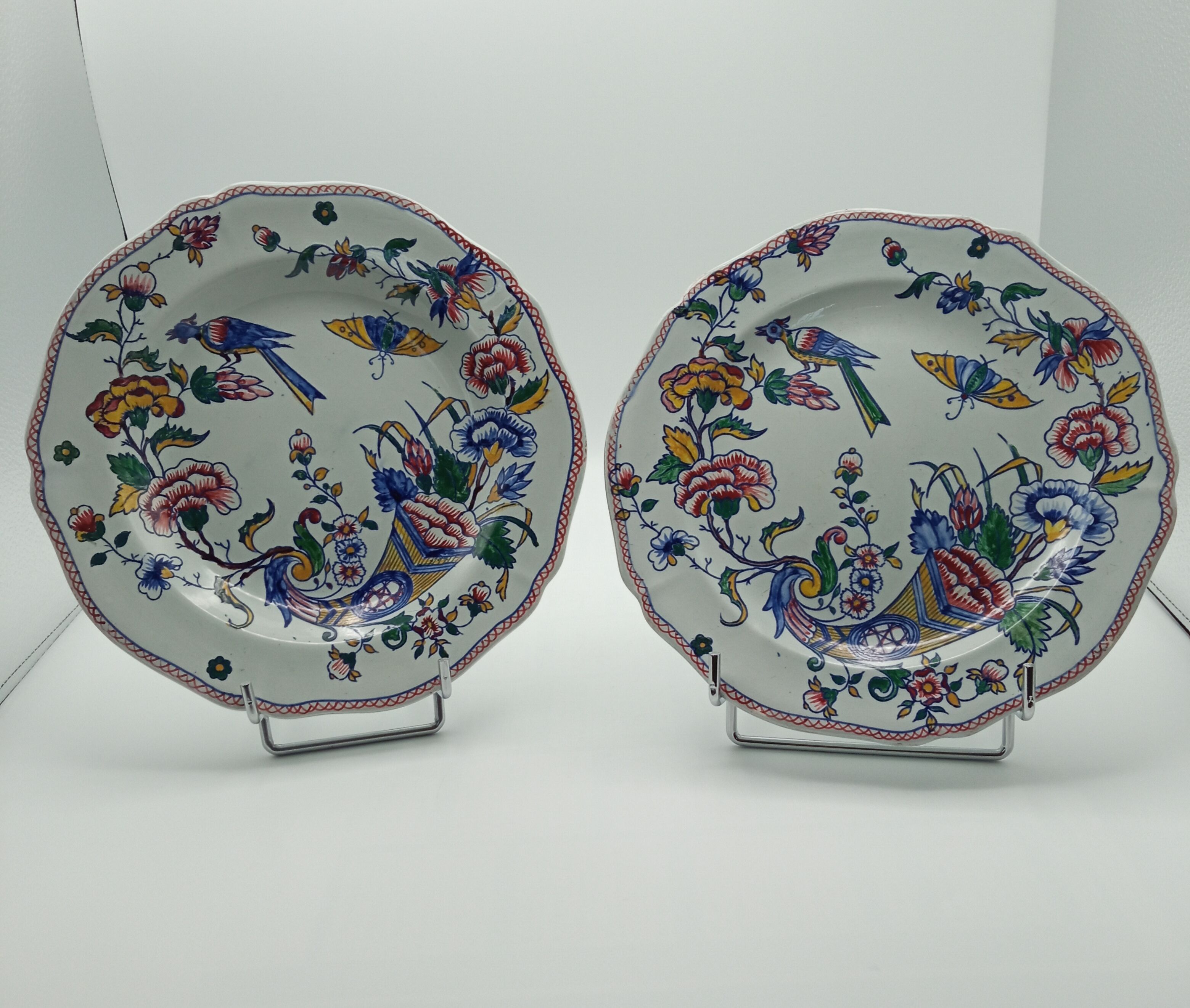 Deux assiettes en faience de Gien corne d'abondance