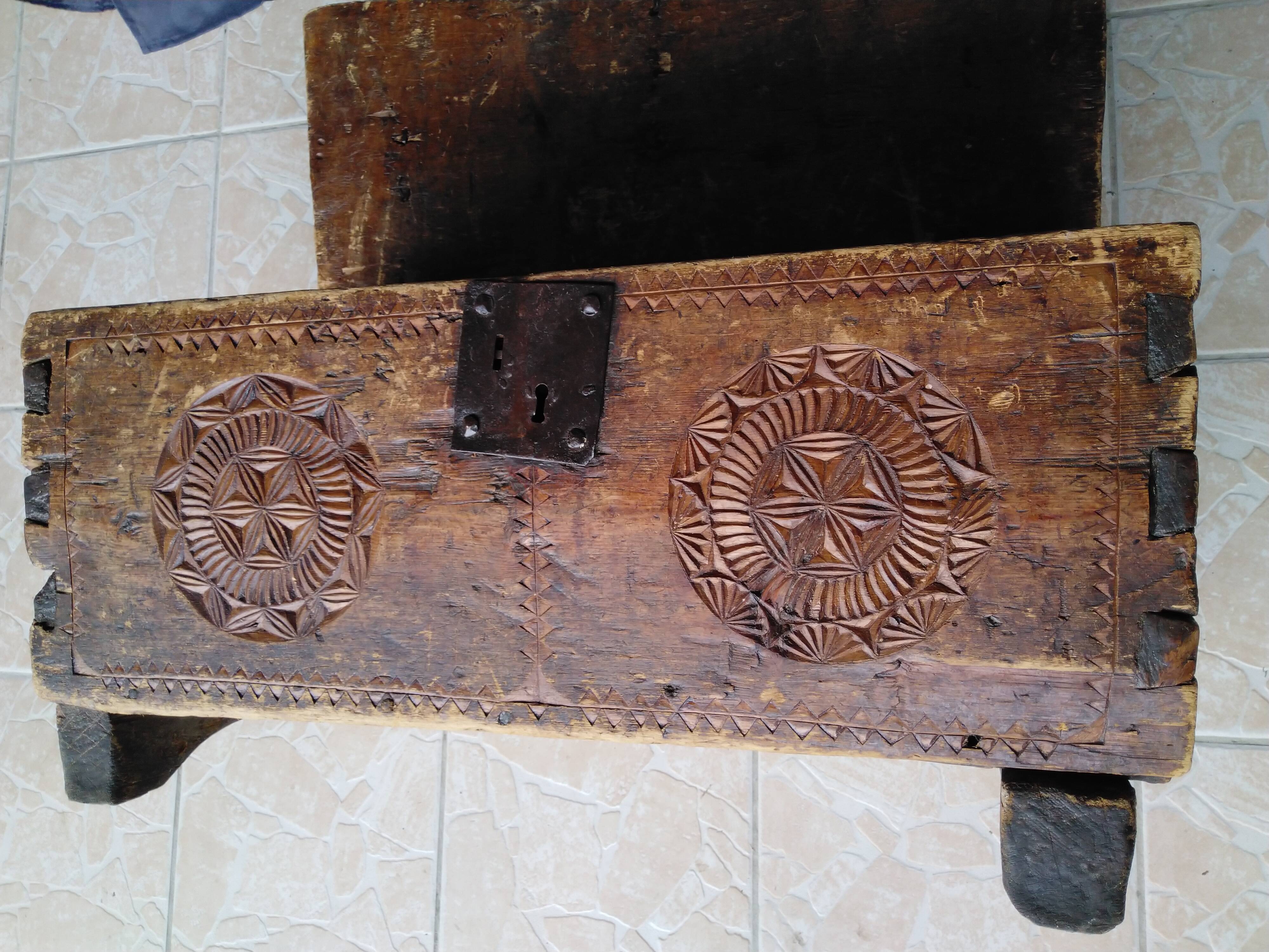 Queyras box in larch EIGHTEENTH