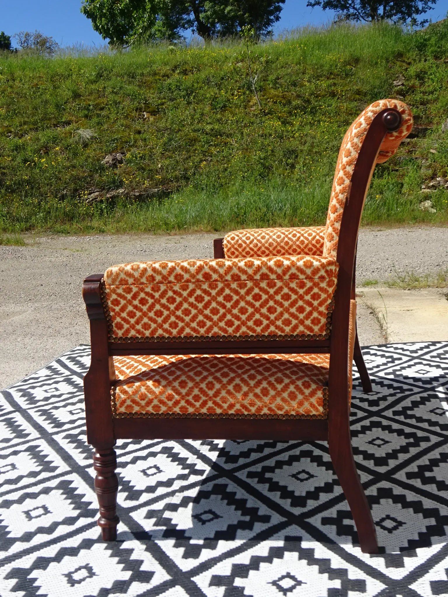 Ancienne banquette en bois et velours orange