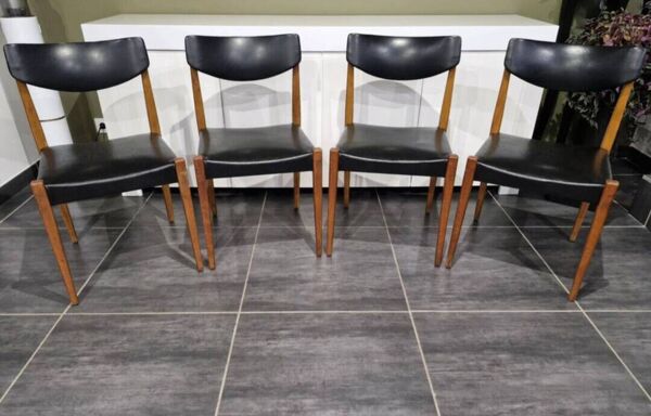 Lot de 4 chaises scandinaves, années 1970