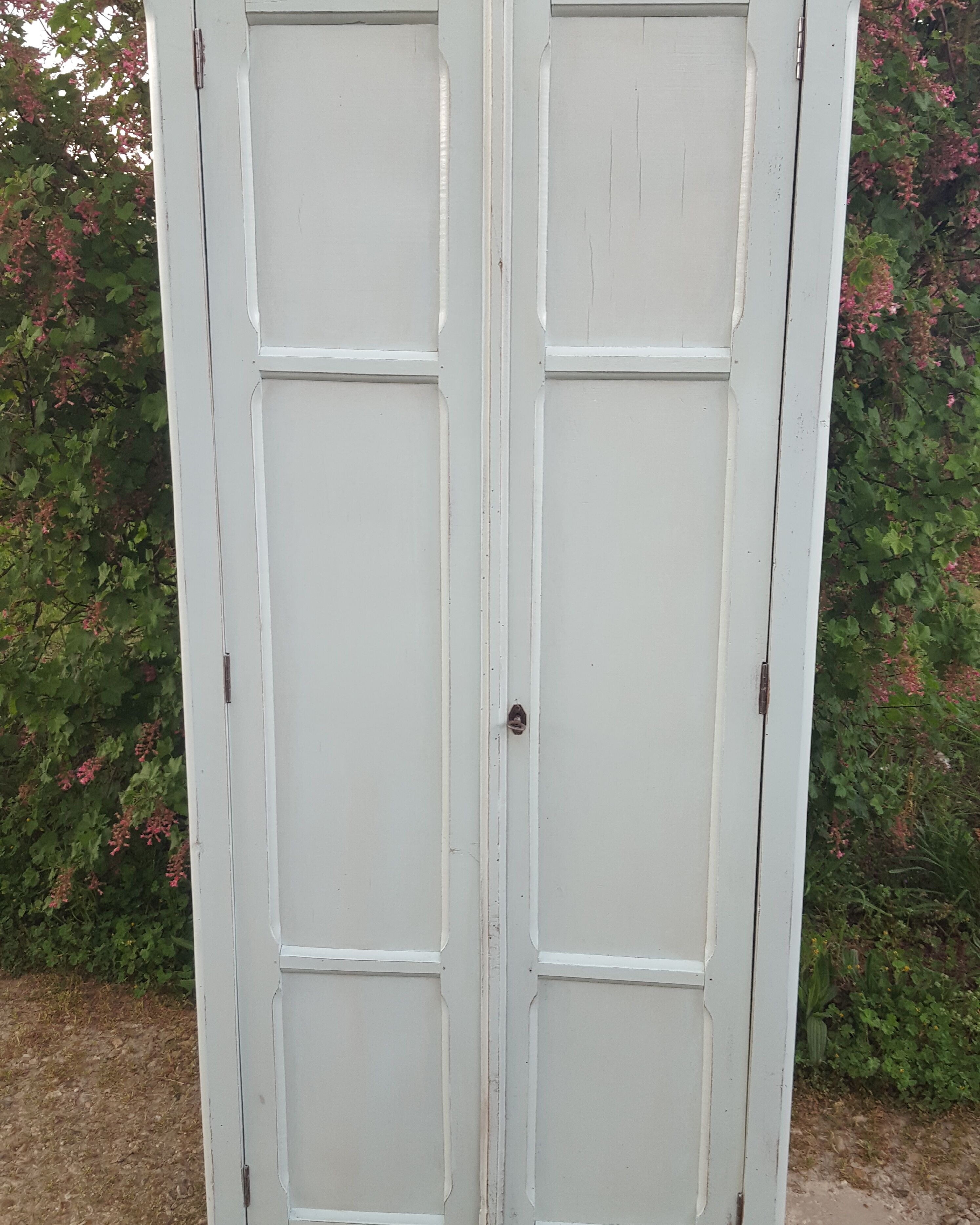 Mint-coloured parisian wardrobe