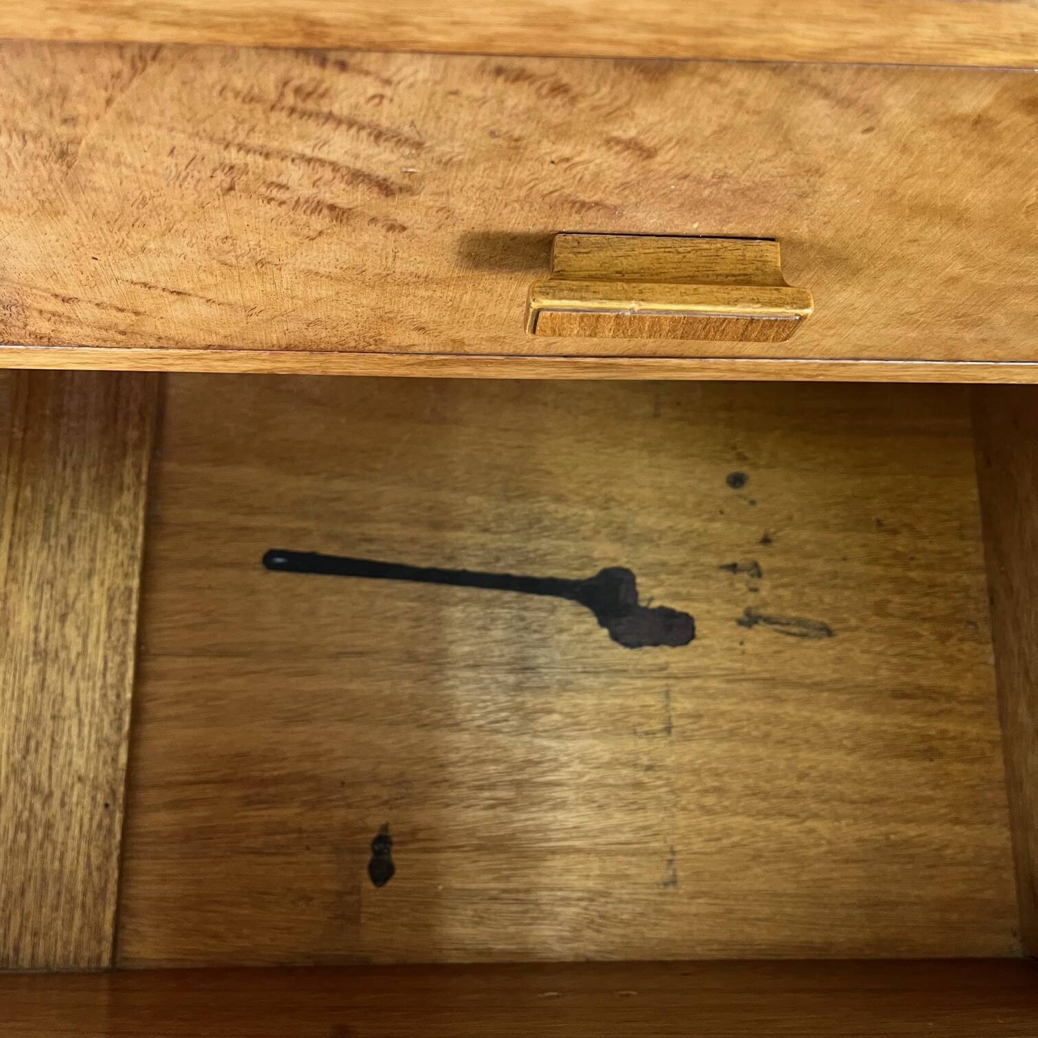 Tall chest of drawers, Art Deco weekly chest in flamed walnut, 1930-1940