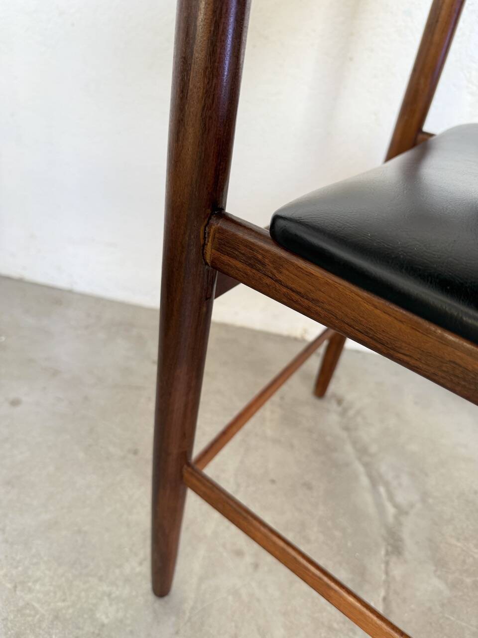 Set of 4 Italian chairs by Gianfranco Frattini.