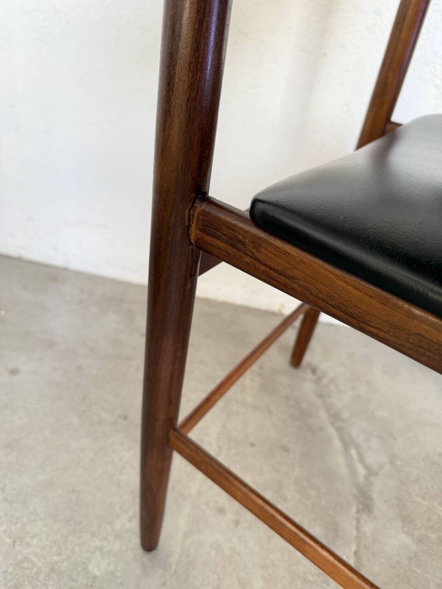 Set of 4 Italian chairs by Gianfranco Frattini.