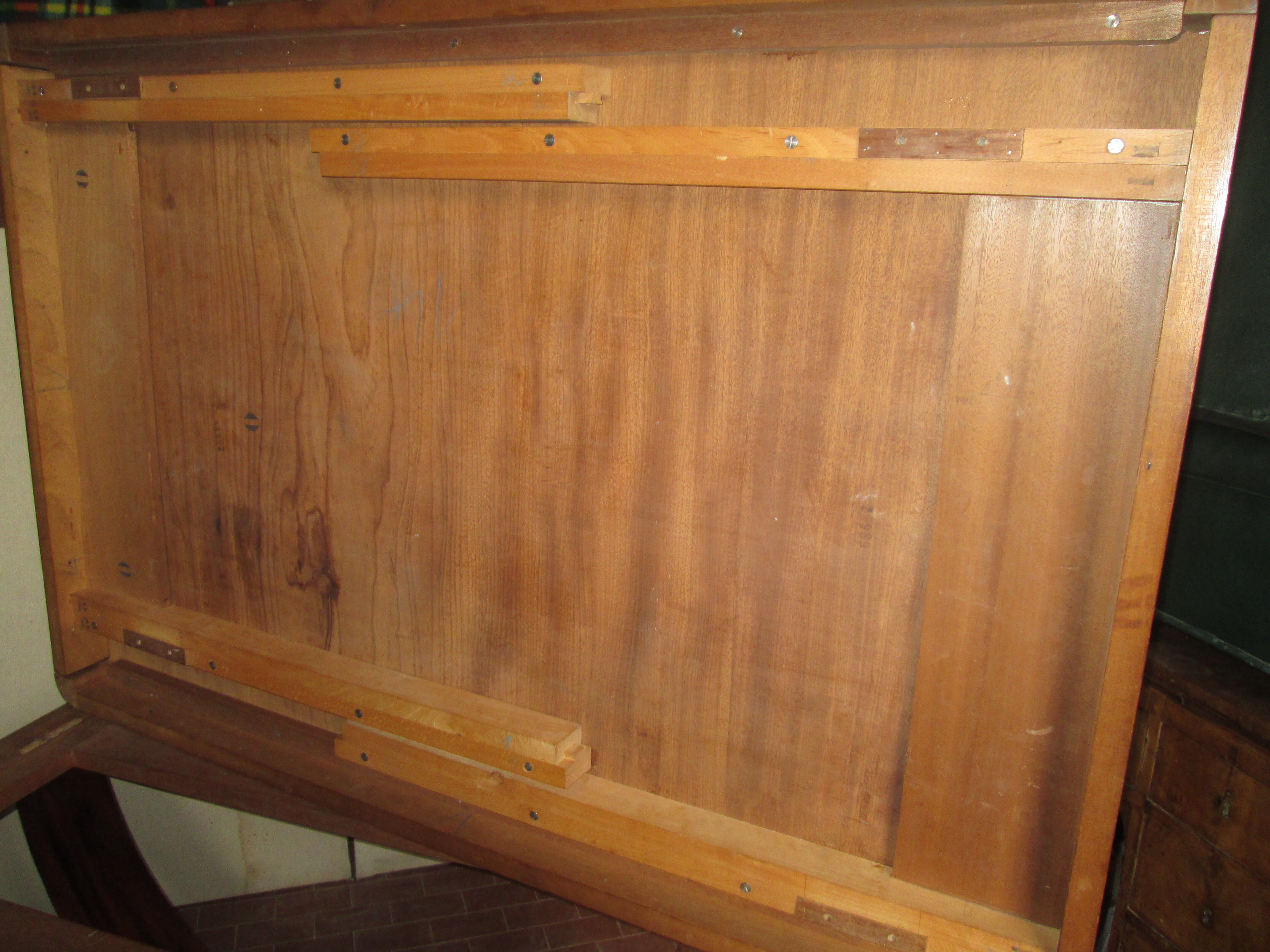 Art deco dining room table