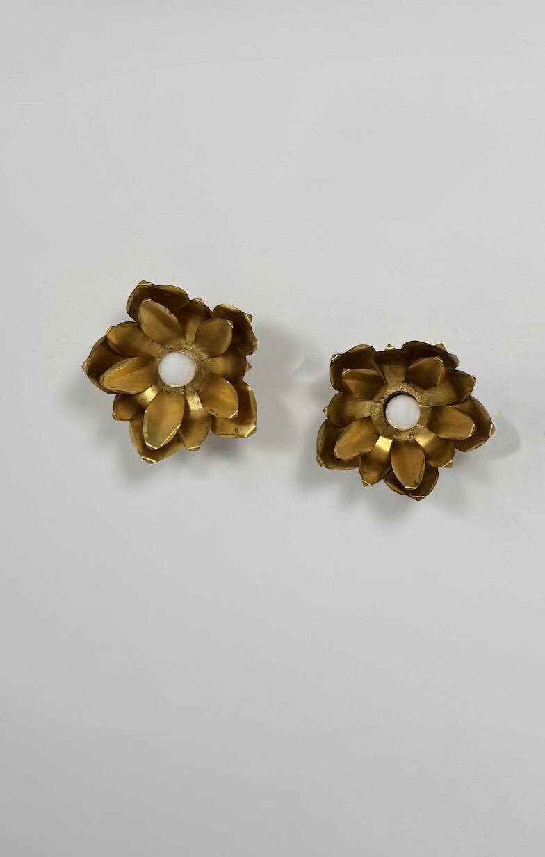 Pair of vintage flower wall lights, gilded metal, France, 1970.