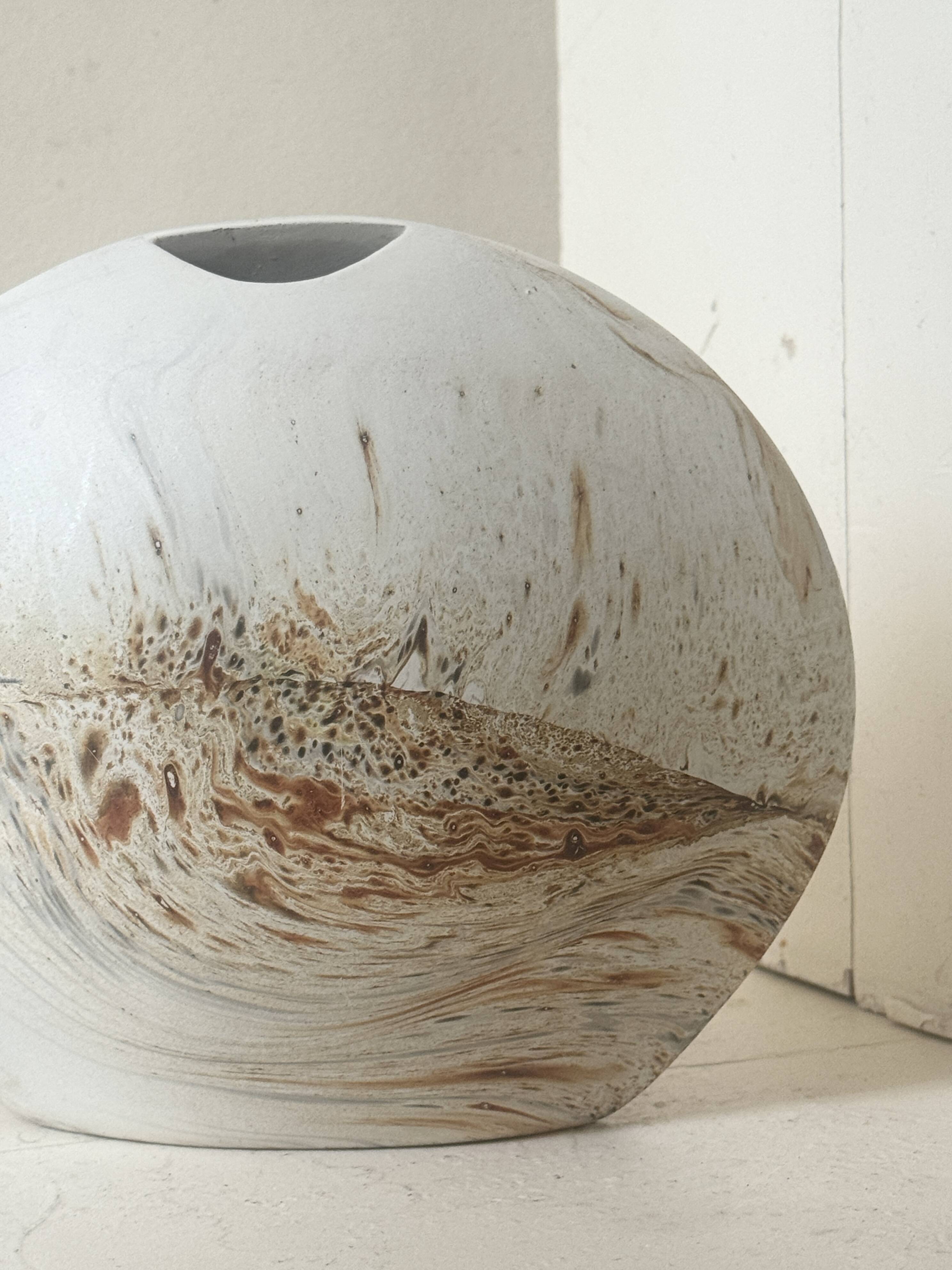 Round moon vase in matte white ceramic