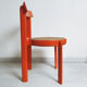 Chaise vintage en bois laqué orange et assise cannage