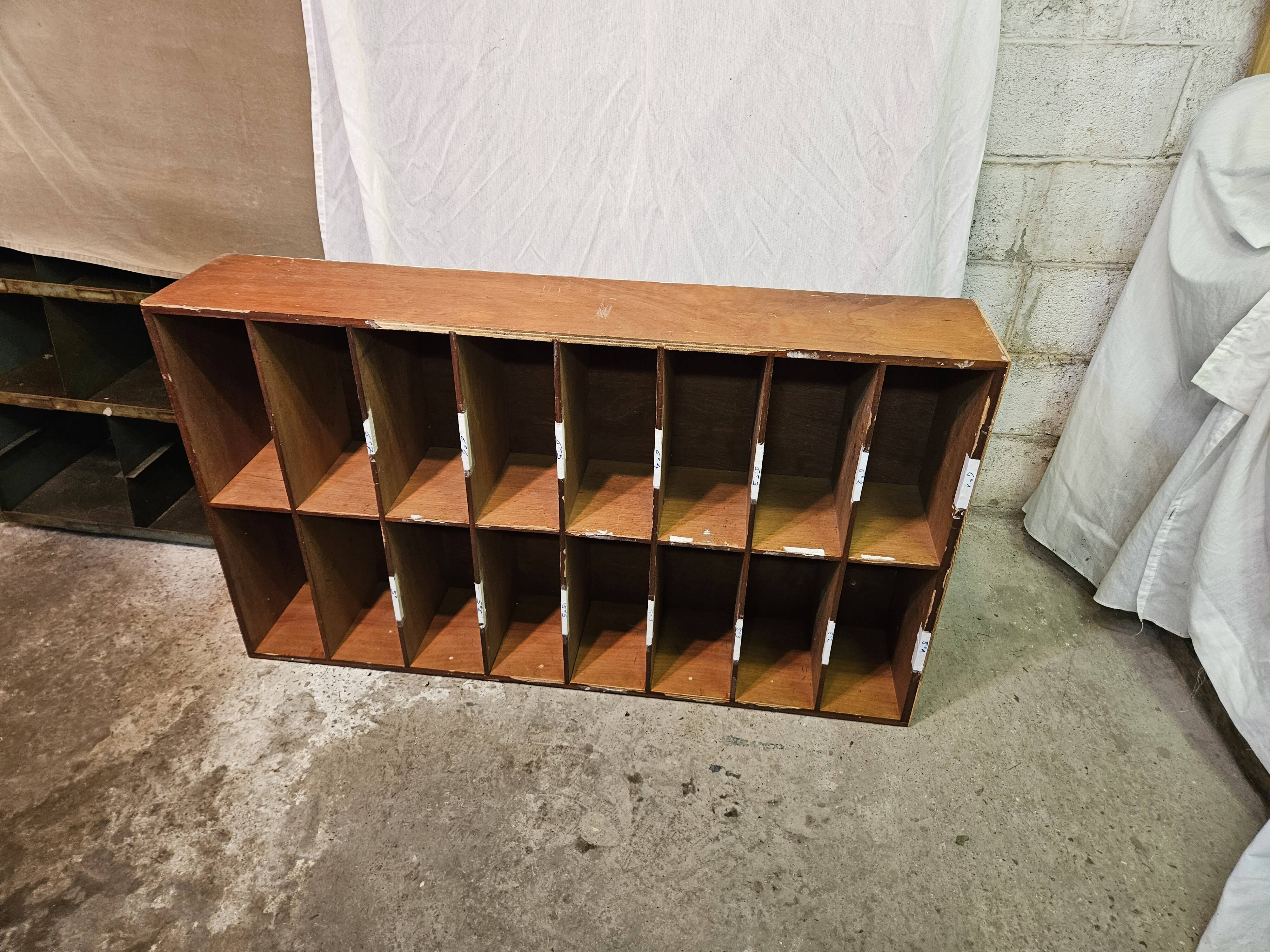 Meuble casier en bois 1960