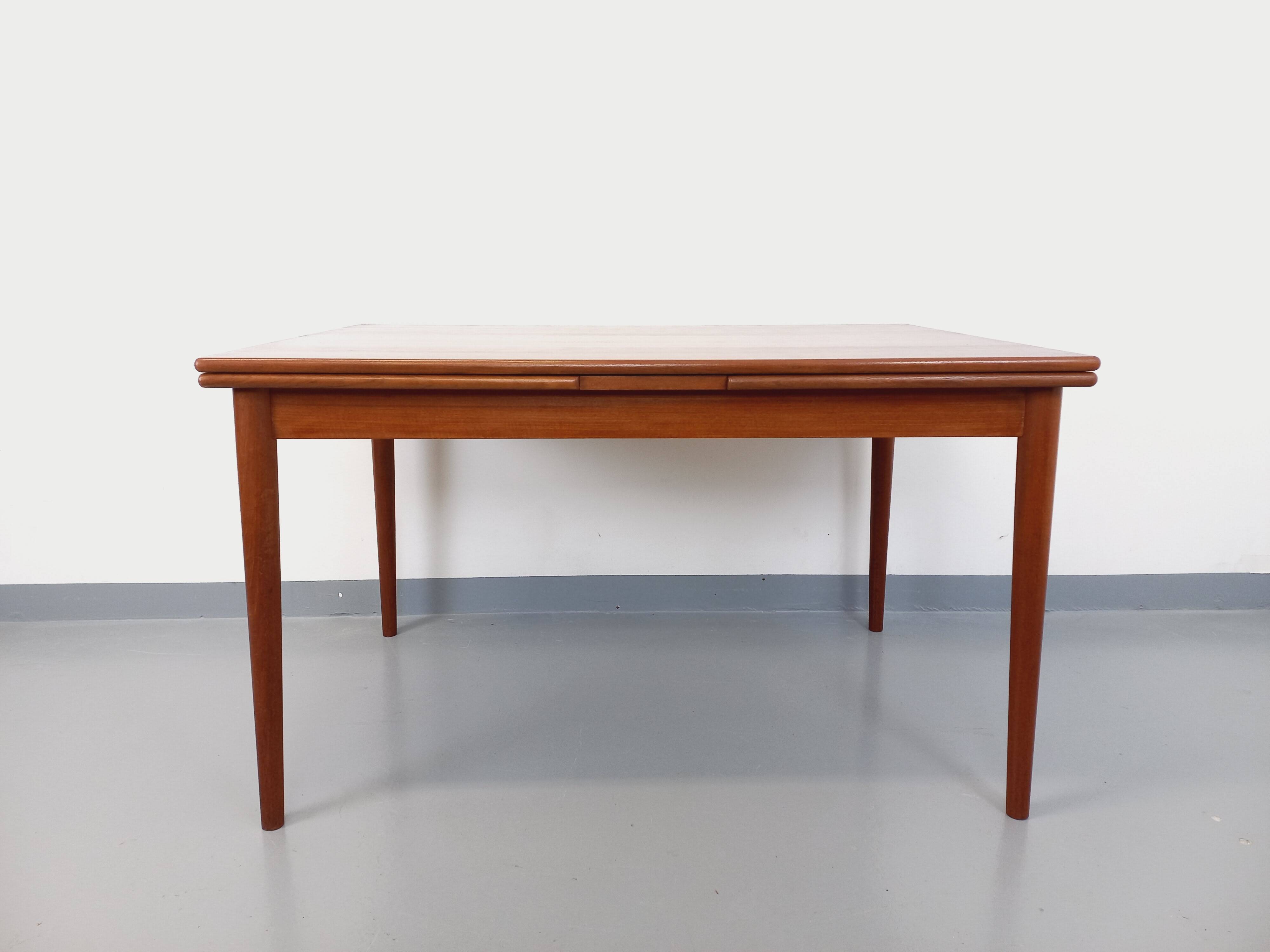 Table à manger en teck avec rallonges de style scandinave, années 50 60