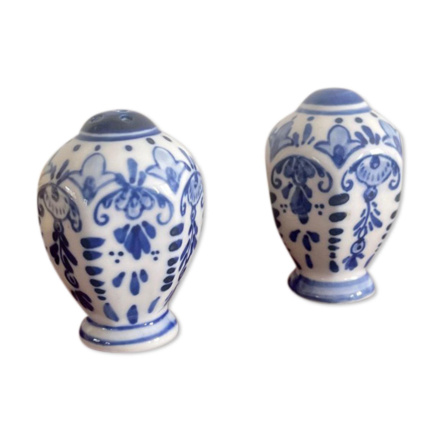 Salt and pepper shaker