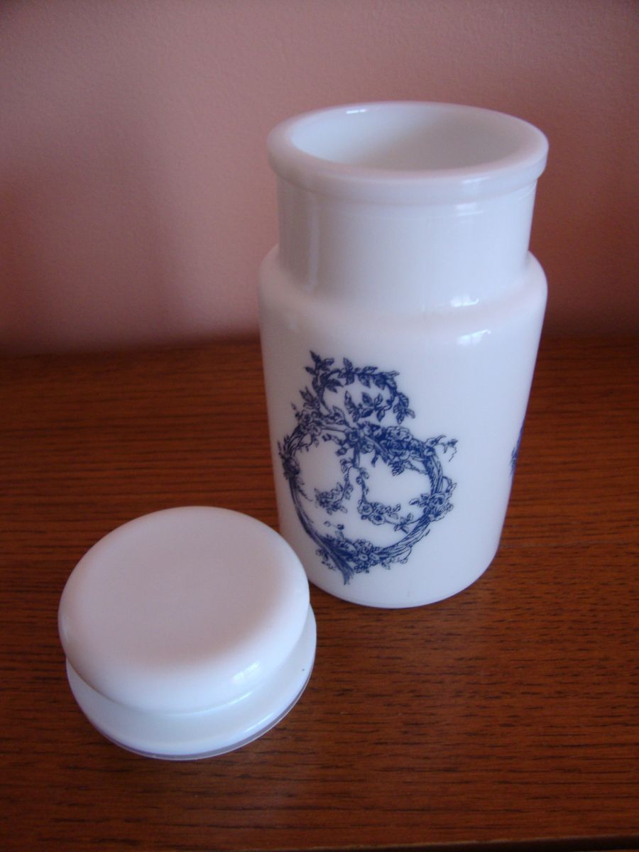 Series of 3 apothecary jars in opaline