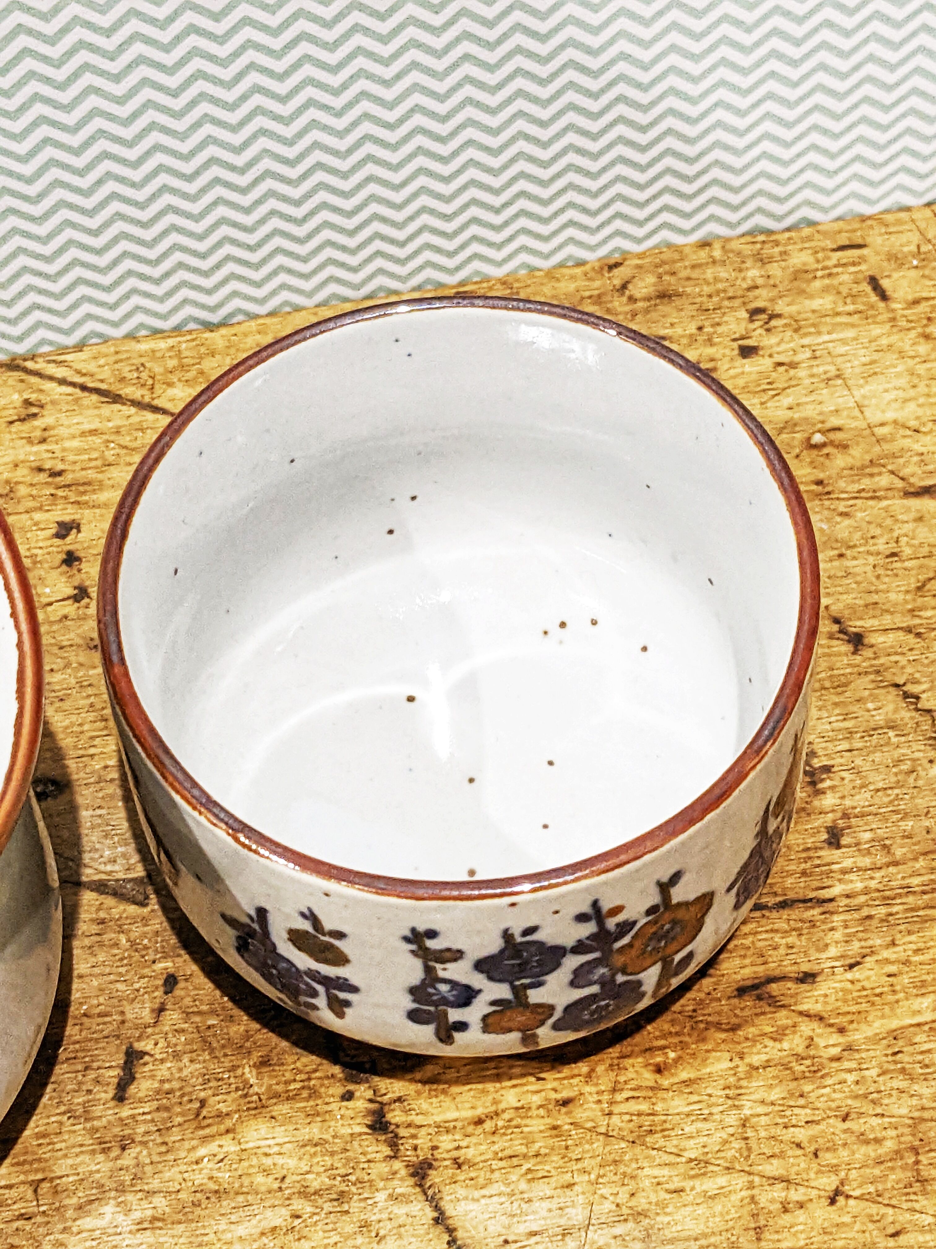 4 tea cups with delicate floral pattern