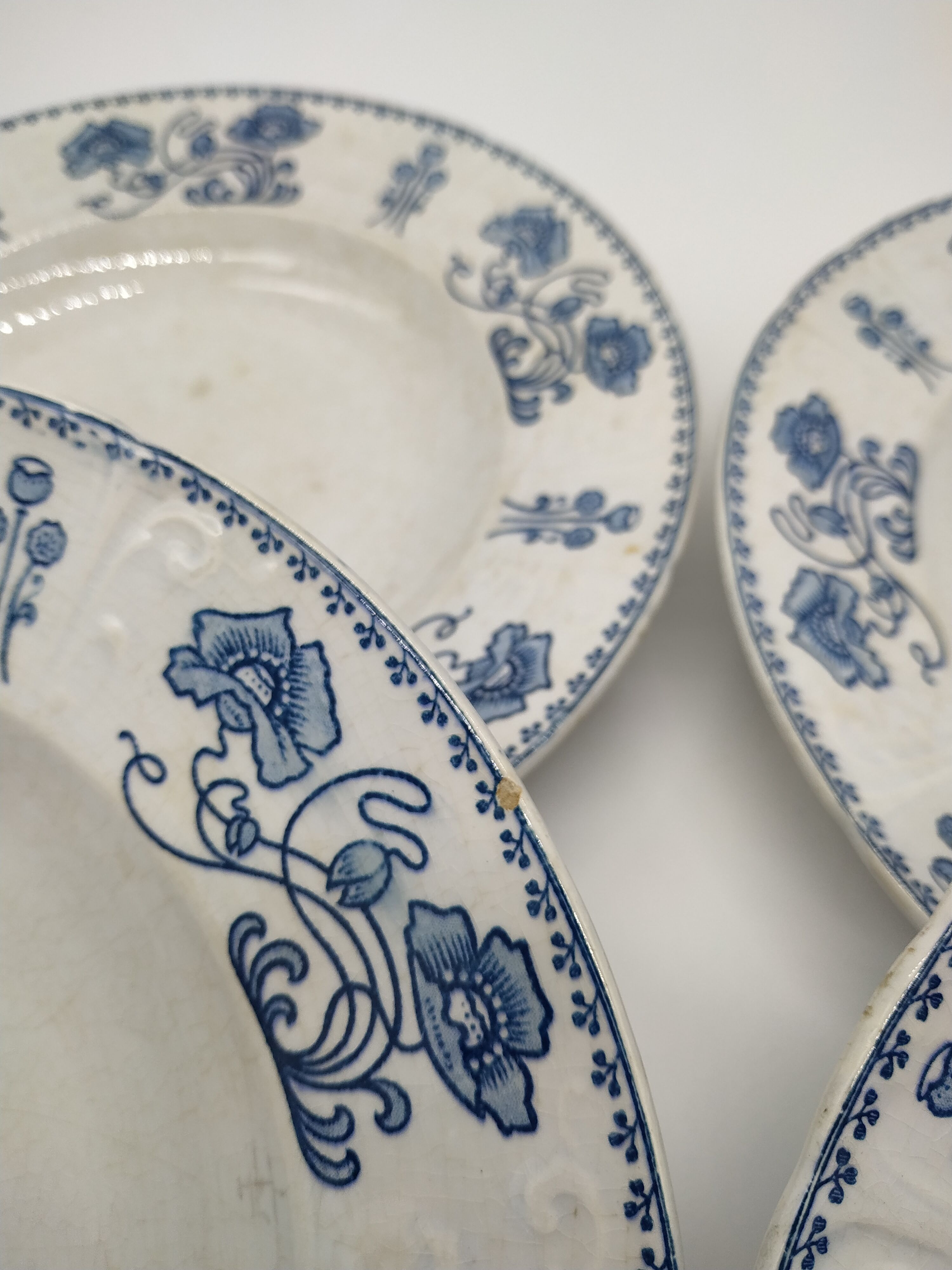 Lot de 4 assiettes anciennes Sarreguemines décor 1900