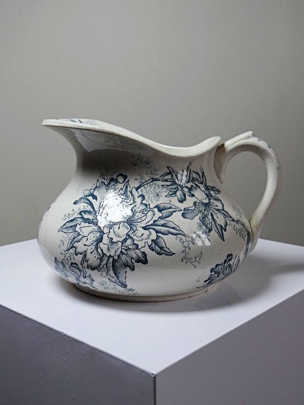 Broc de toilette Terre de Fer ''Floréal'', faïencerie Givors, décor floral XIXe