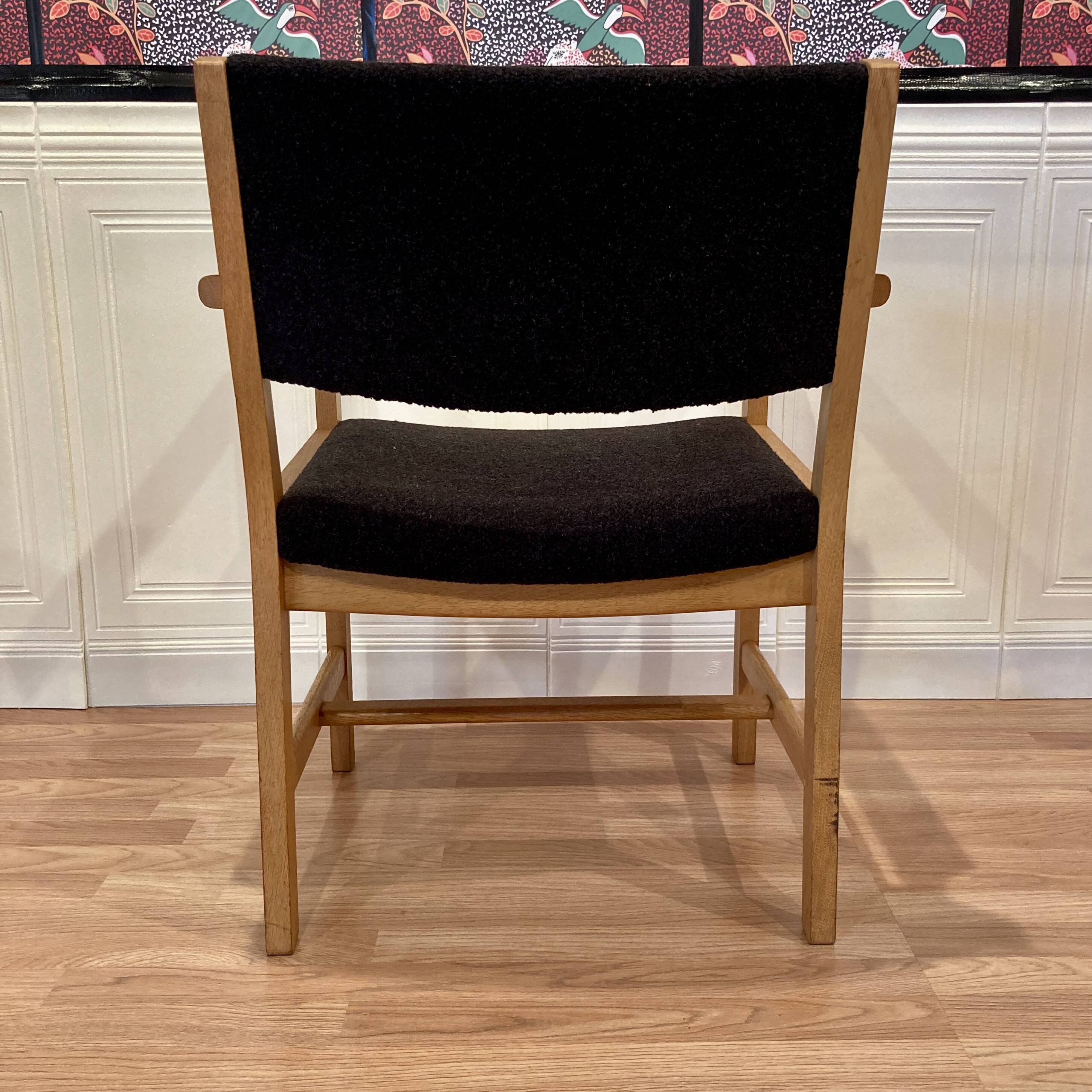 Set of 4 armchairs stamped Hans Wegner "Scandinavian design" 1960.