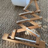 Extendable wall lamp in Scandinavian wood