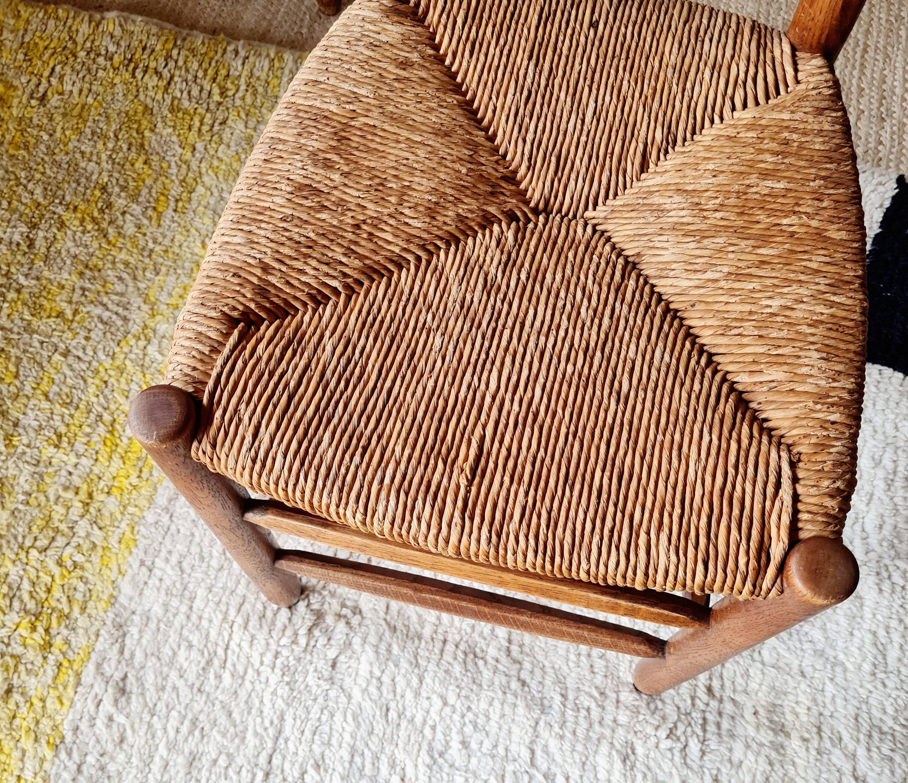 Set of 4 rustic chairs in solid oak and straw.