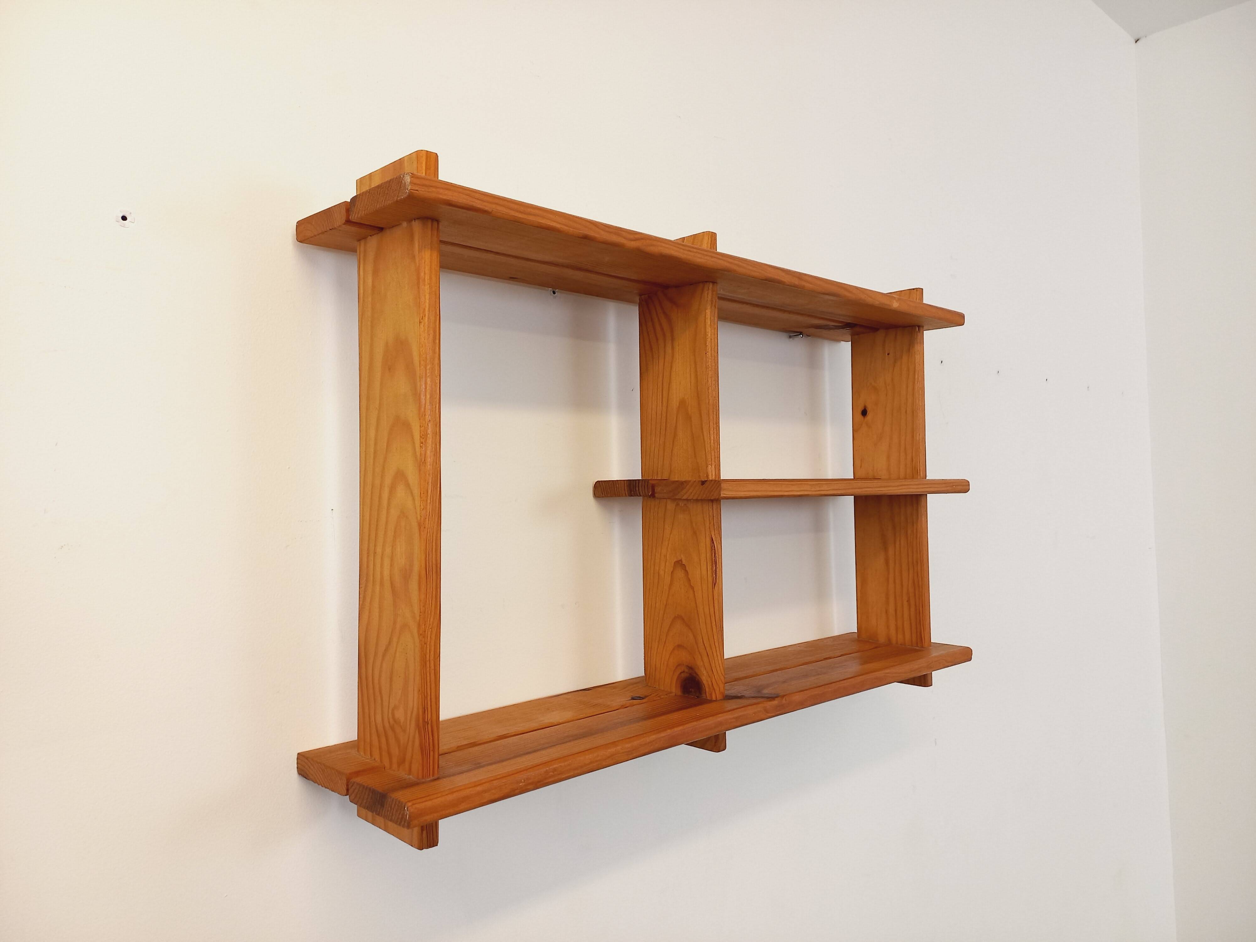 Vintage pine wall shelf in Maison Regain style from the 80s