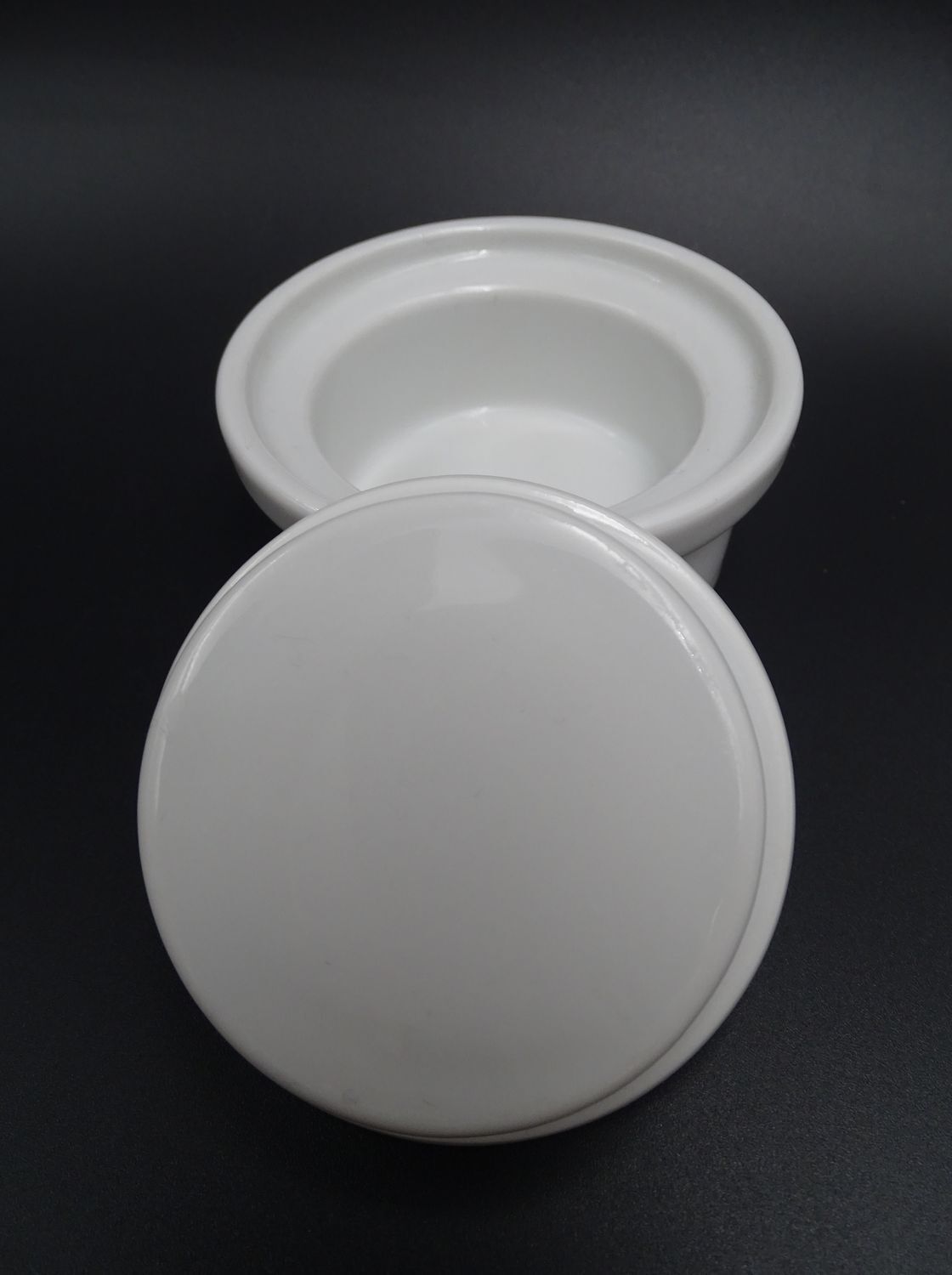 Pair of old buttermakers in thick porcelain from the brand Pillivuyt 1930