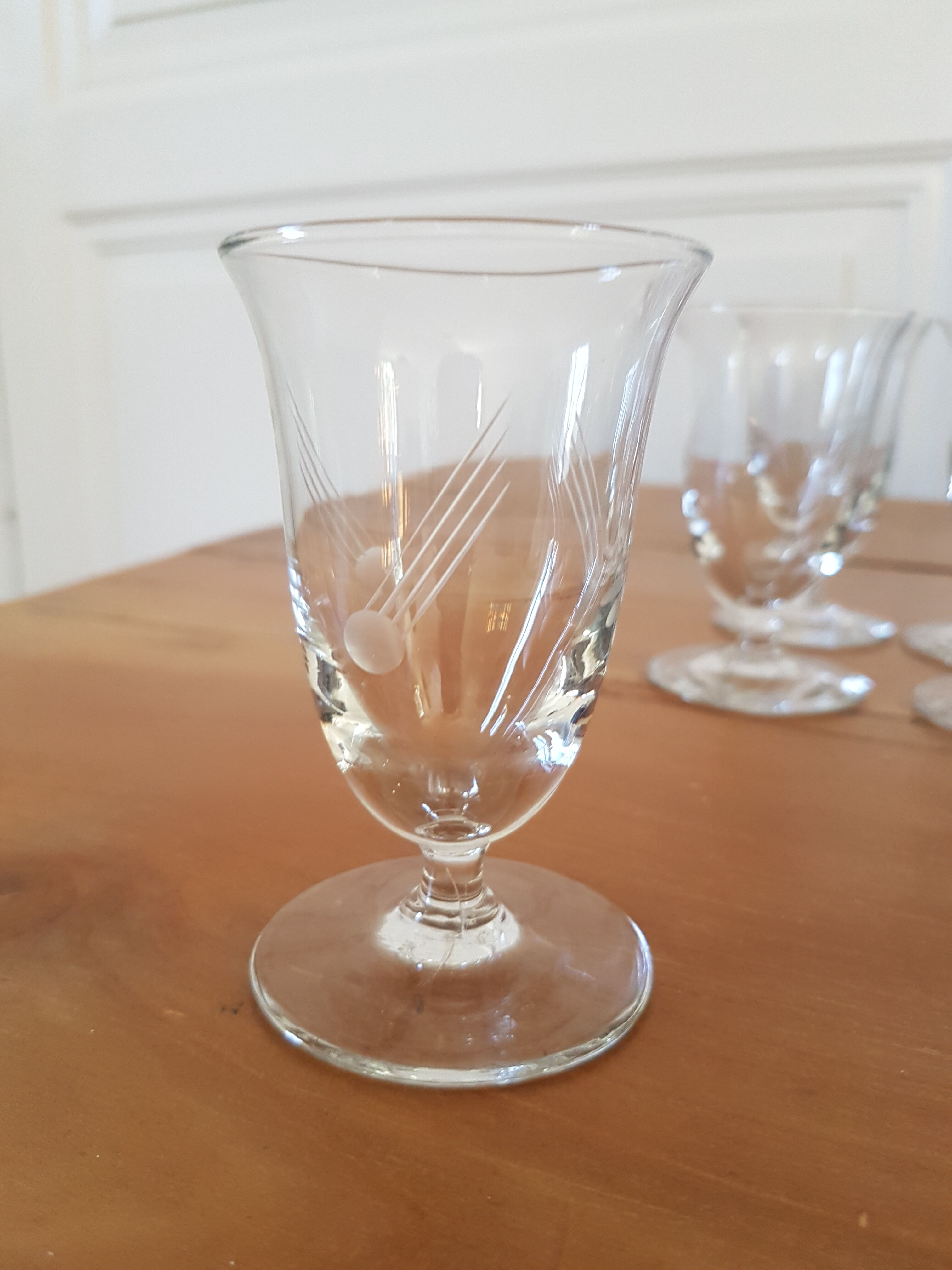 Service verres, carafe et pichet 33 pièces